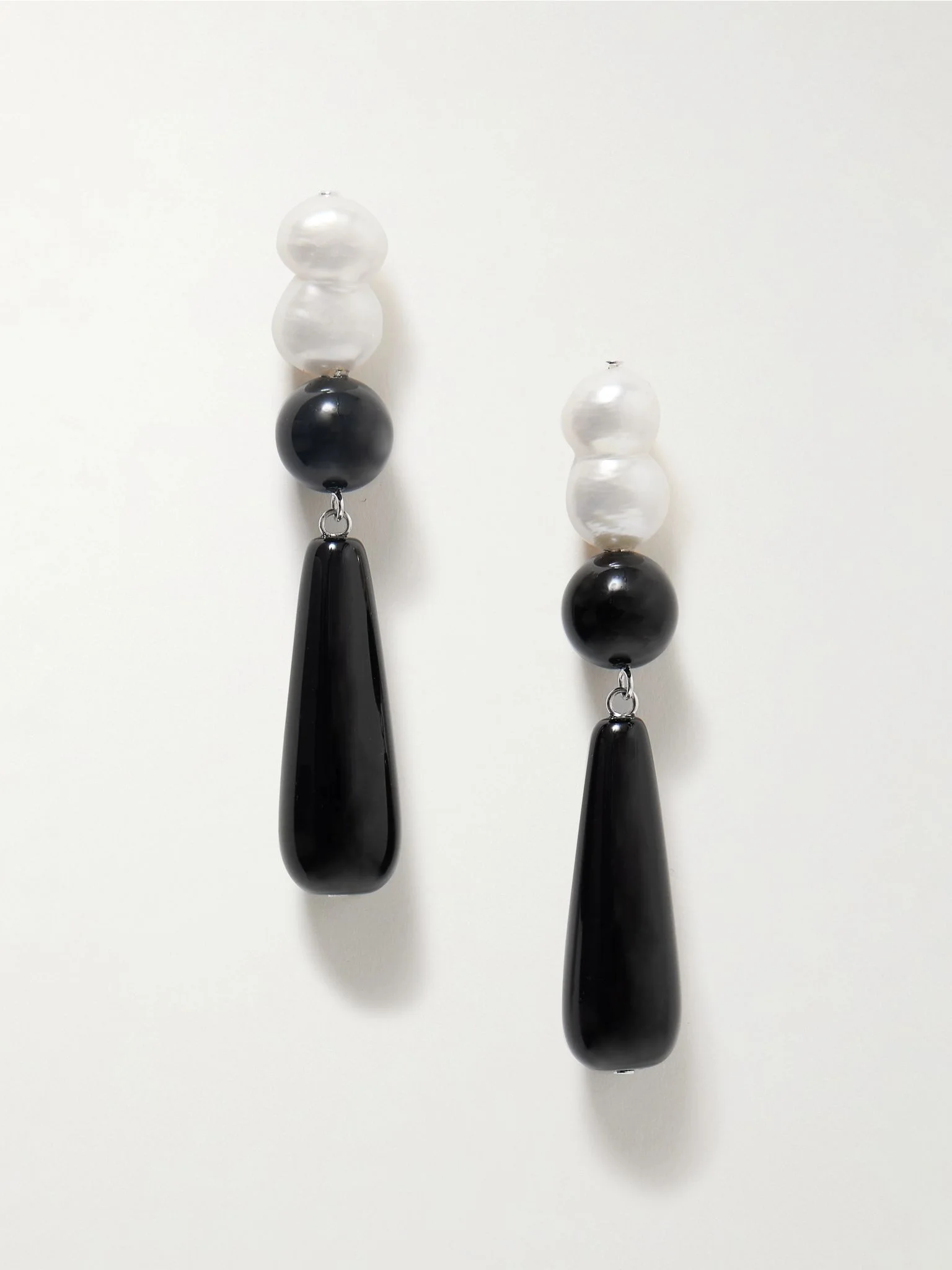 Tarn II recycled silver, onyx and pearl earrings Black - 1