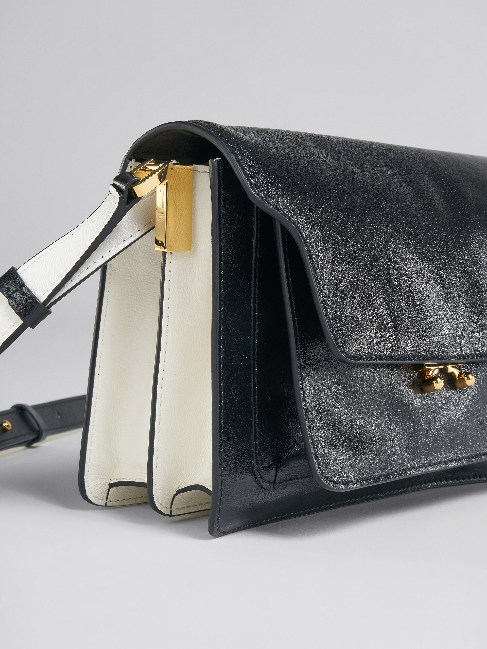 TRUNK SOFT MEDIUM BAG IN BLACK AND WHITE LEATHER - 5