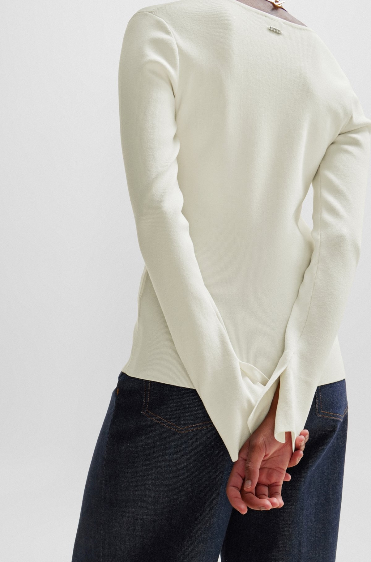 KNITTED SWEATER WITH A RIBBED STRUCTURE - 5
