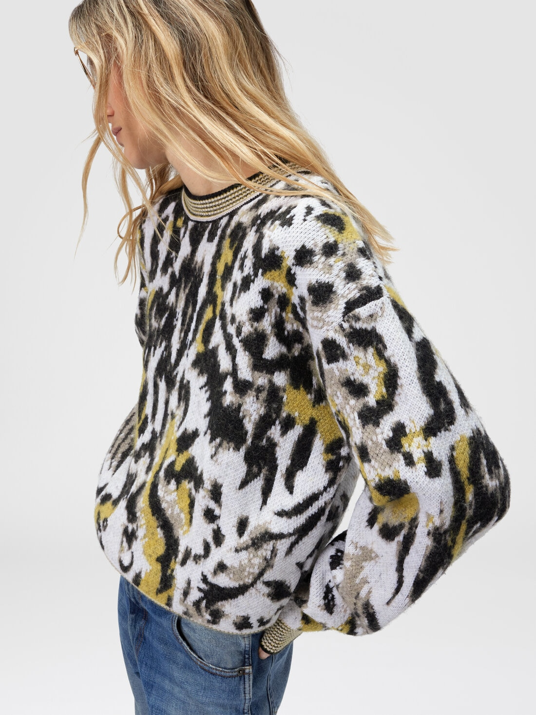 Boxy crew neck sweater with animalier pattern - 5