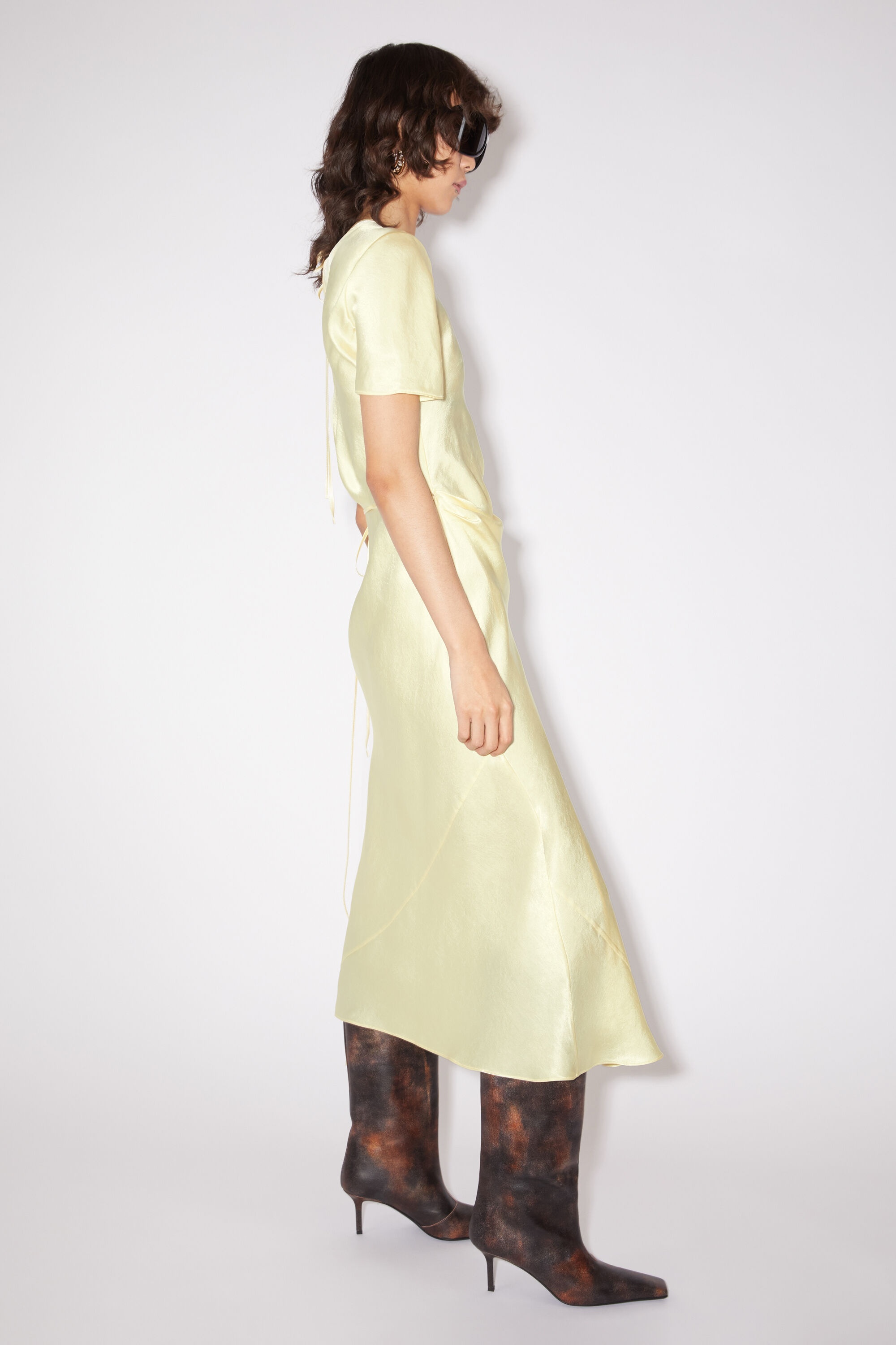 Satin wrap dress - Pastel yellow - 4