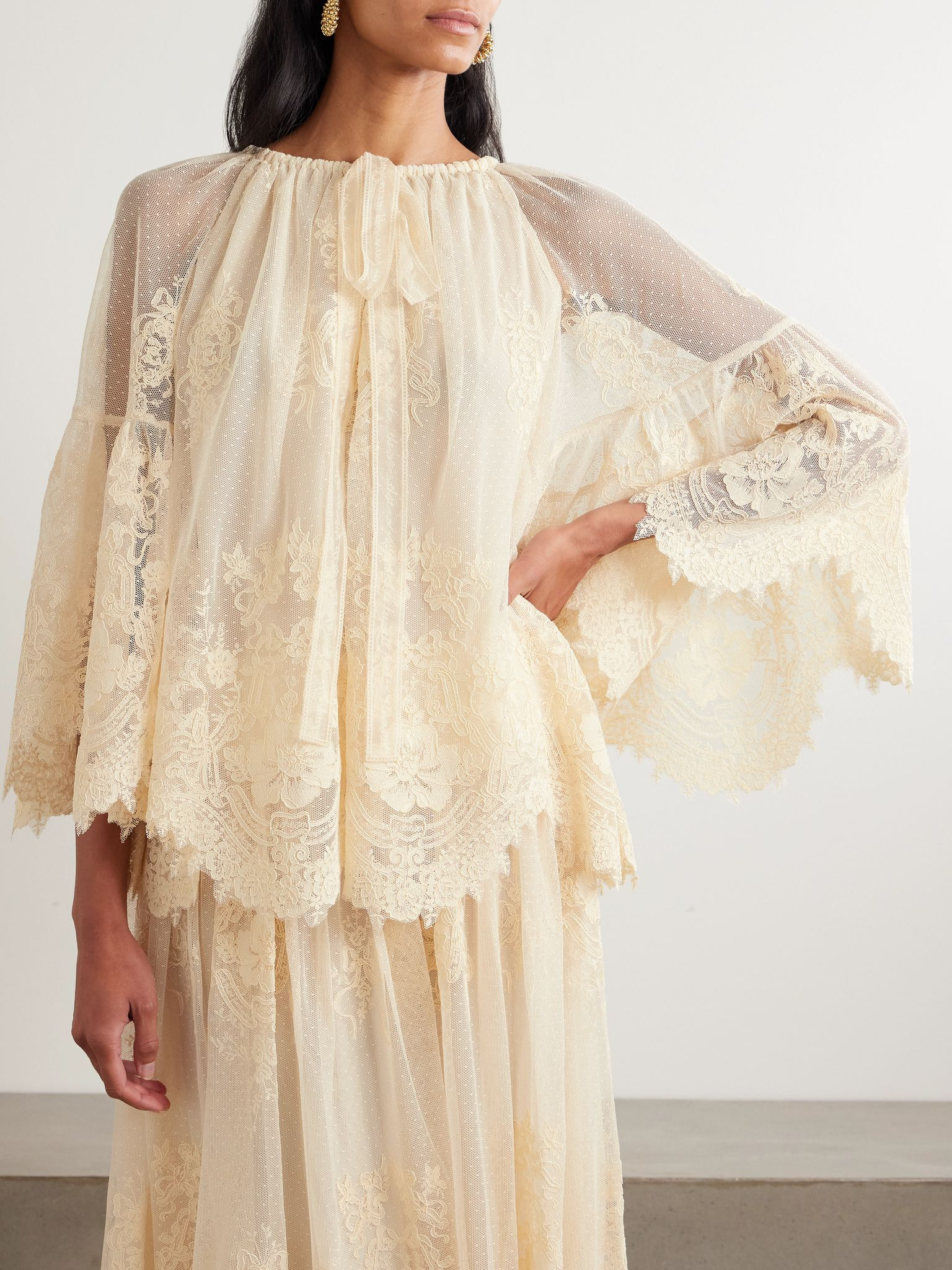 Hypnotic tie-neck flocked lace blouse Cream - 3