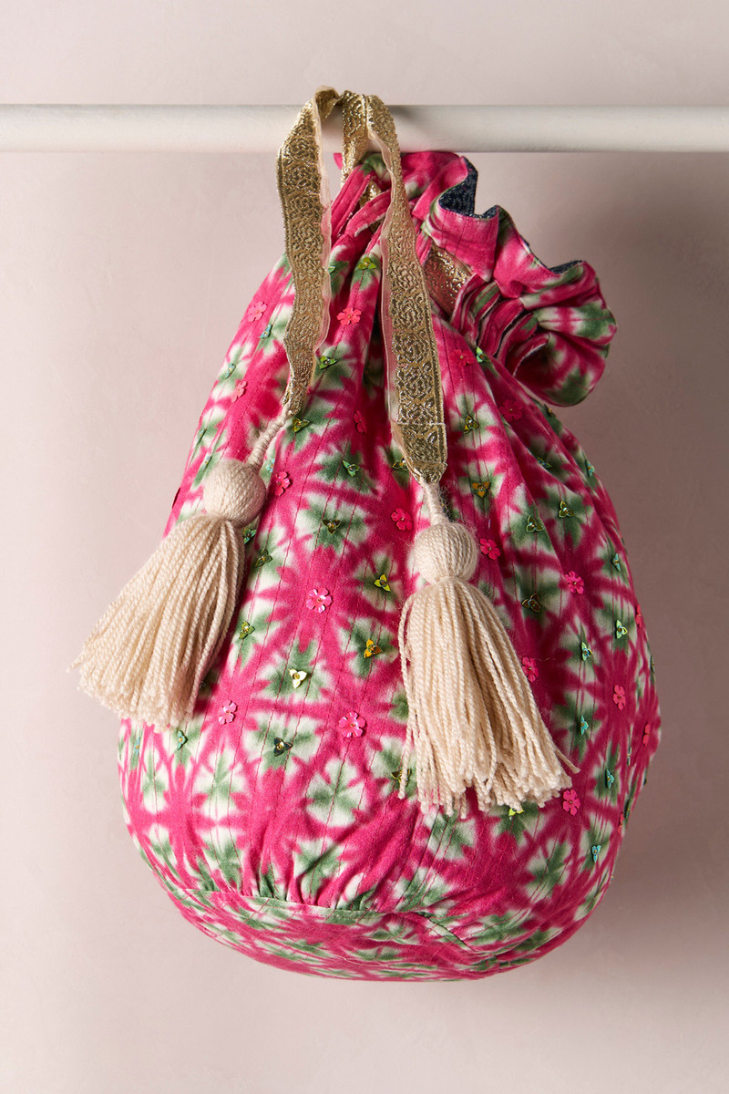 Tassel Tidings Gift Sack 4