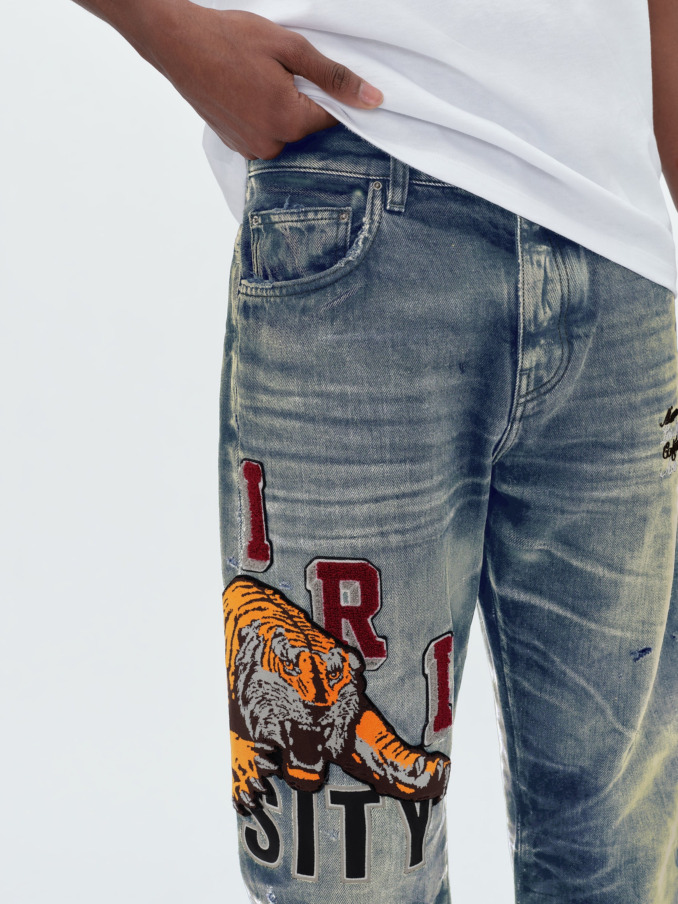 【関税込み】AMIRI インディゴ Varsity Tiger ジーンズ AMIRI Indigo Varsity Tiger Jeans Amiri