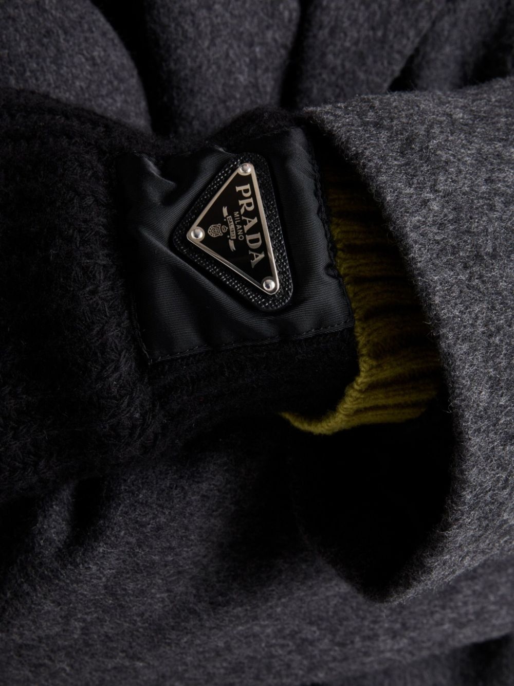 Triangle logo patch gloves - 4