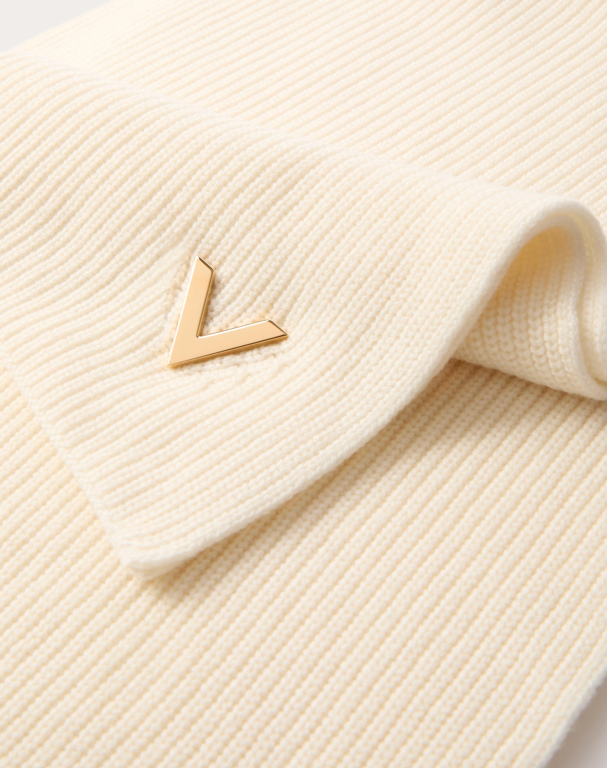 CASHMERE SCARF WITH METAL V APPLIQUÉ 2