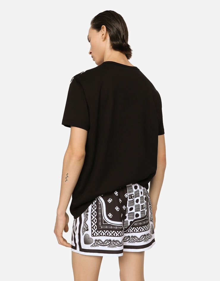 Short swim trunks with bandanna print - 5