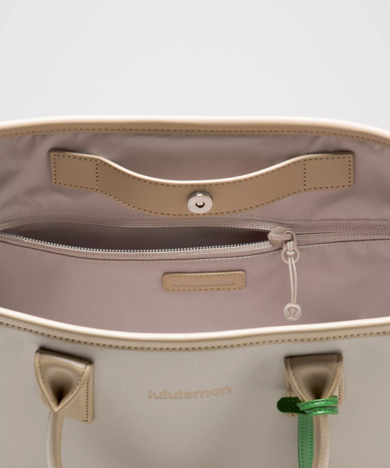 Classic Tote Bag Mini 6L *Textured Leather Alternative 5