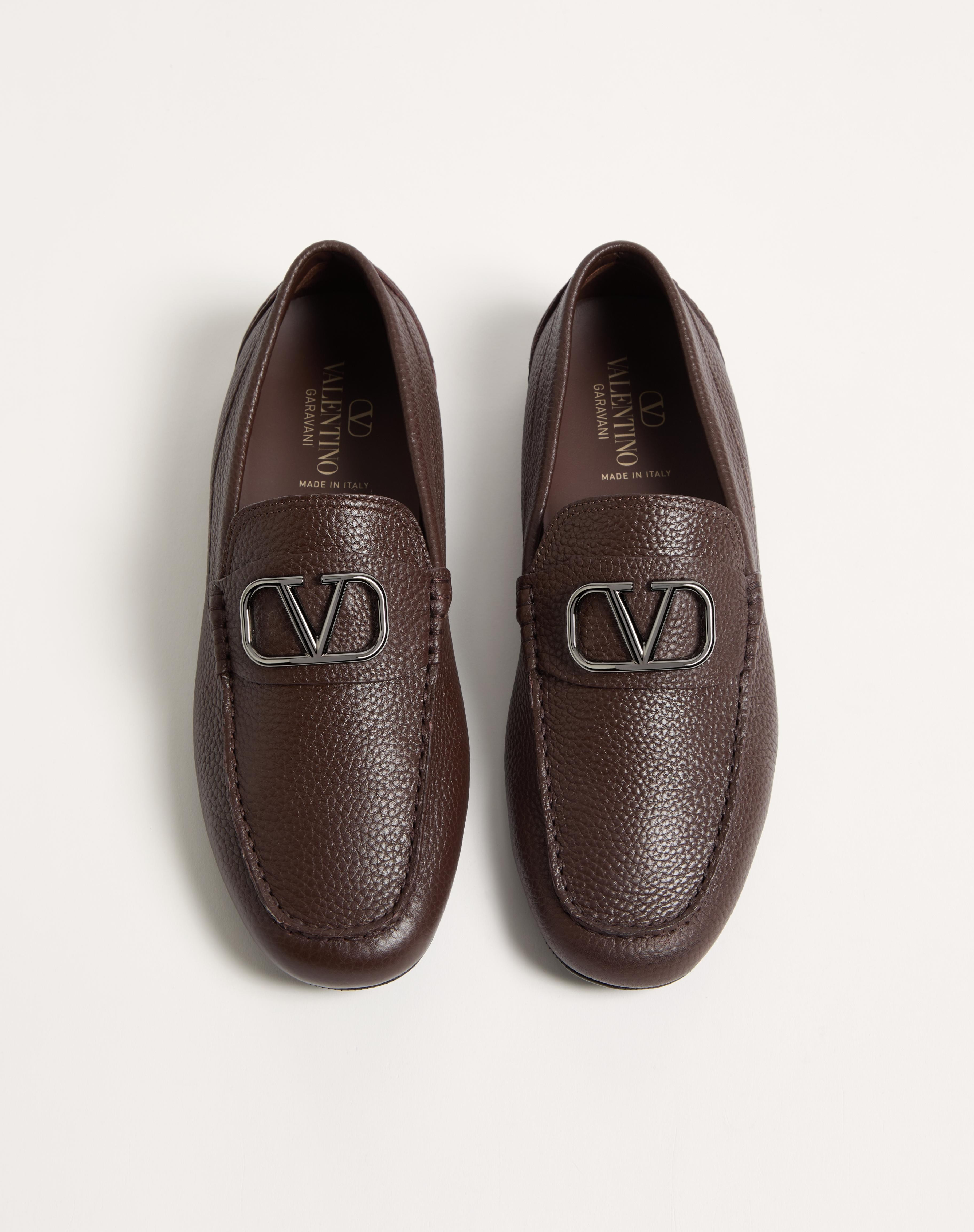 VLOGO SIGNATURE GRAINY CALFSKIN DRIVING SHOE - 4