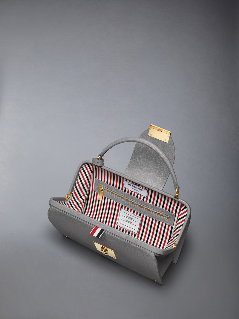 PEBBLE GRAIN MRS. THOM POCKET BOOK 5