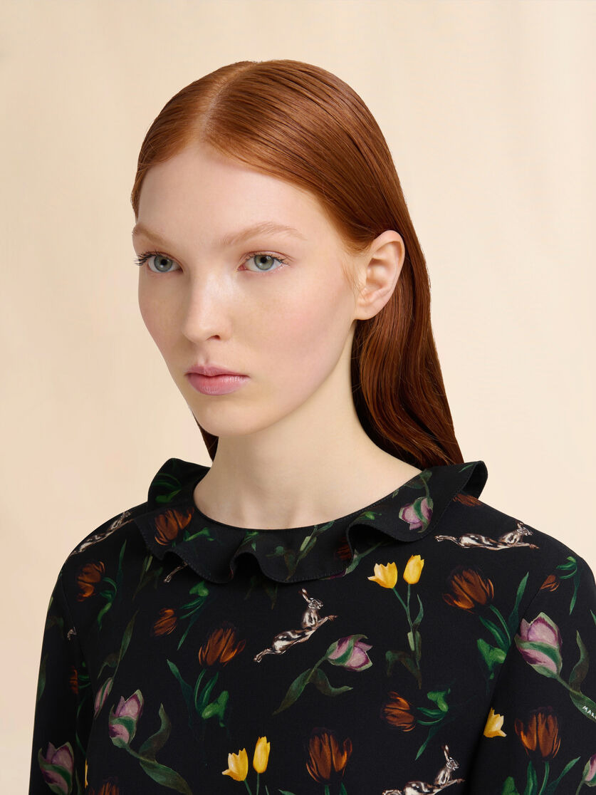 BLACK ENVERS SATIN MAXI DRESS WITH TULIPS AND HARES PRINT - 4