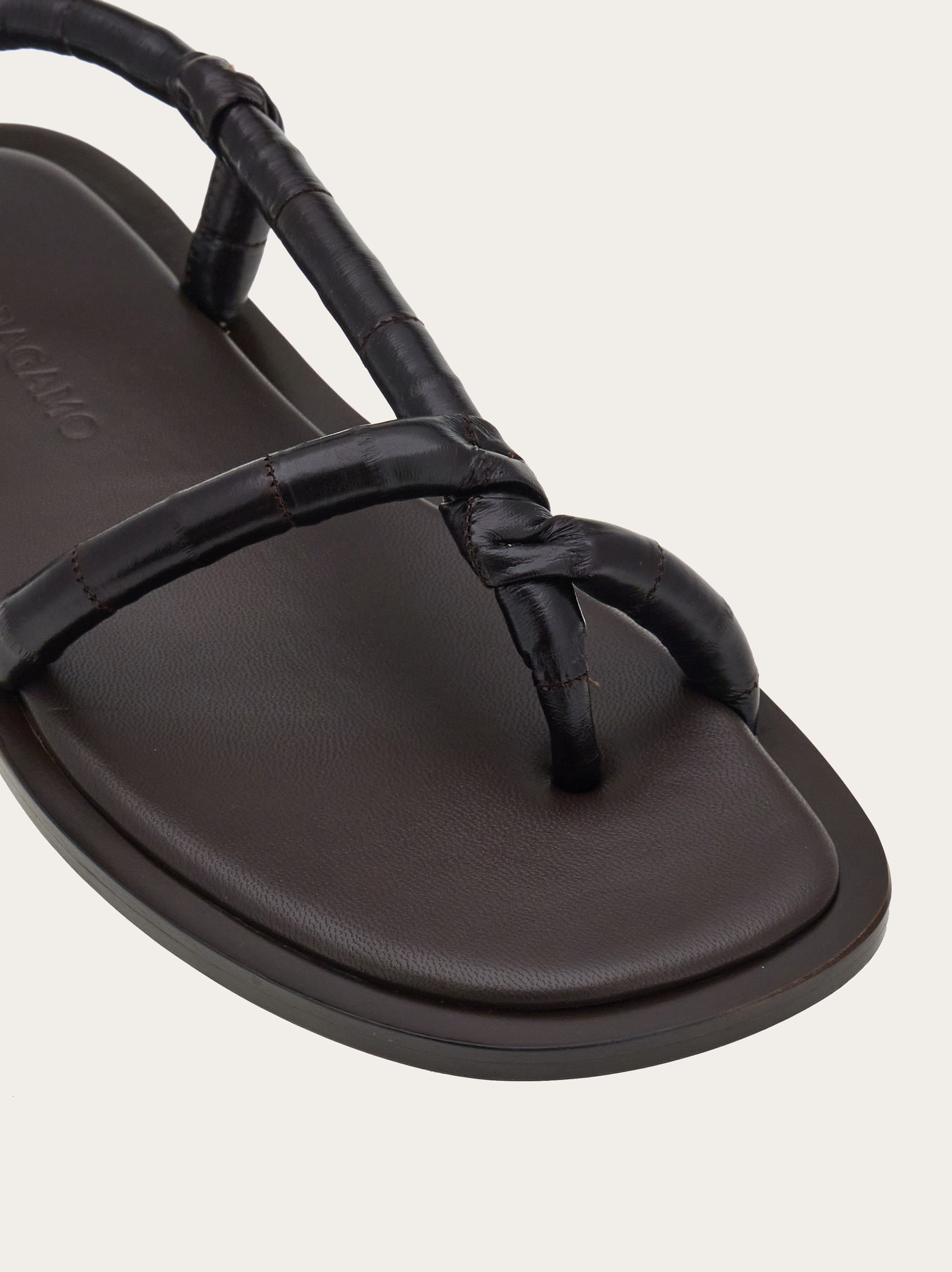 Flat strappy sandal - 6
