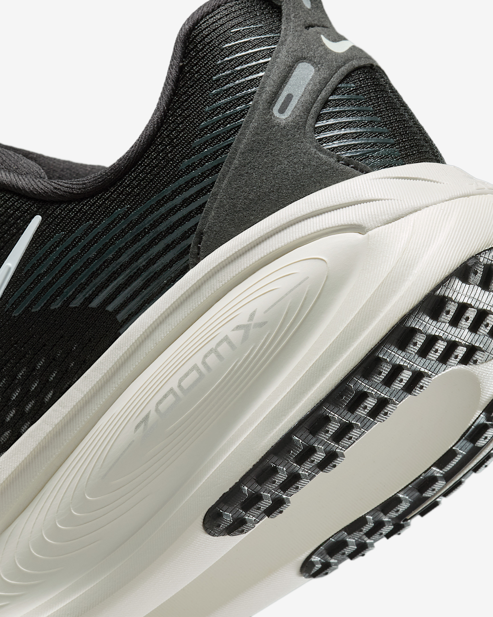 Nike Vomero 18 Women's Road Running Shoes - 8