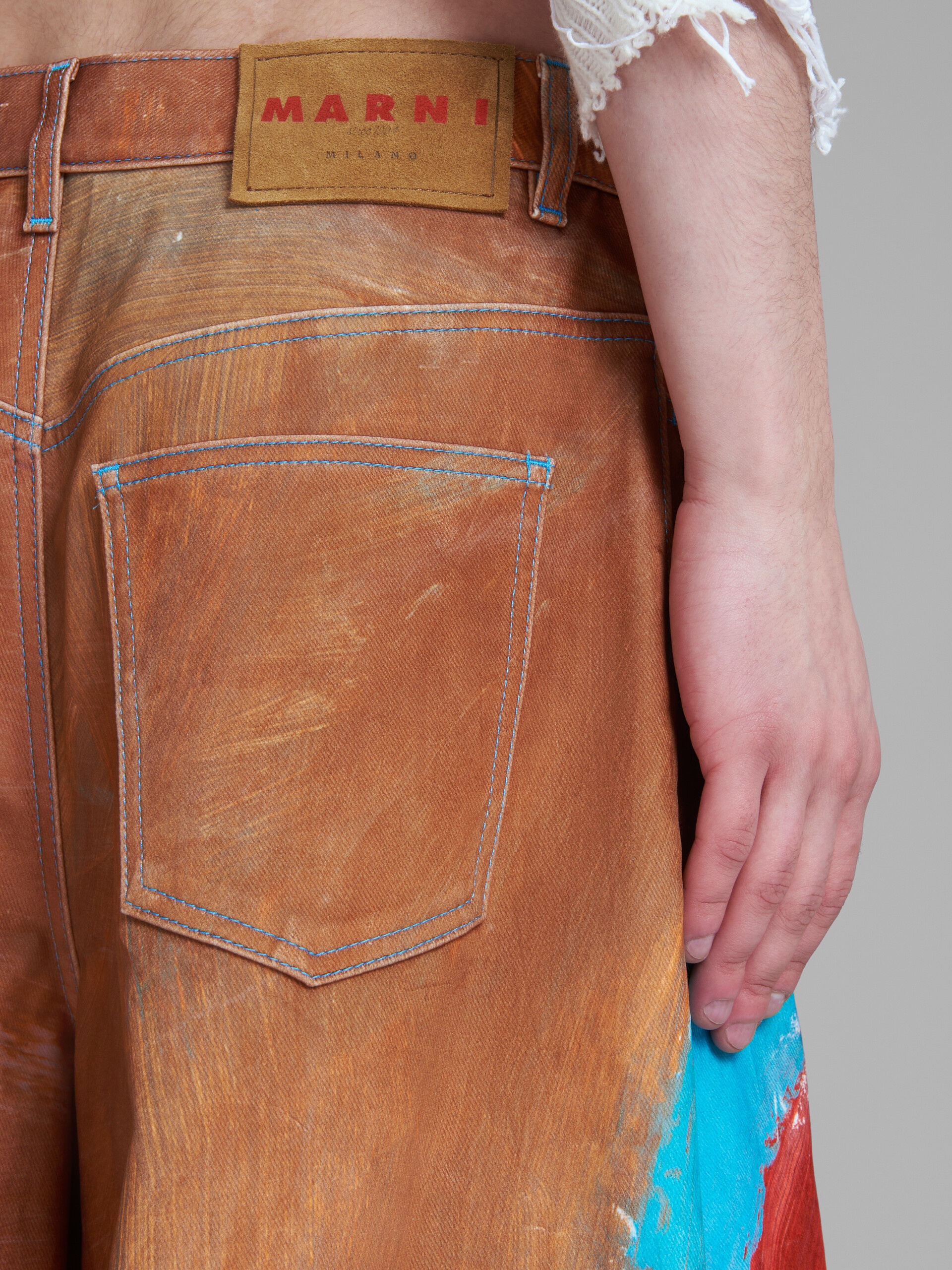 WIDE 5 POCKET TROUSERS IN DENIM WITH RAINBOW PRINT - 4