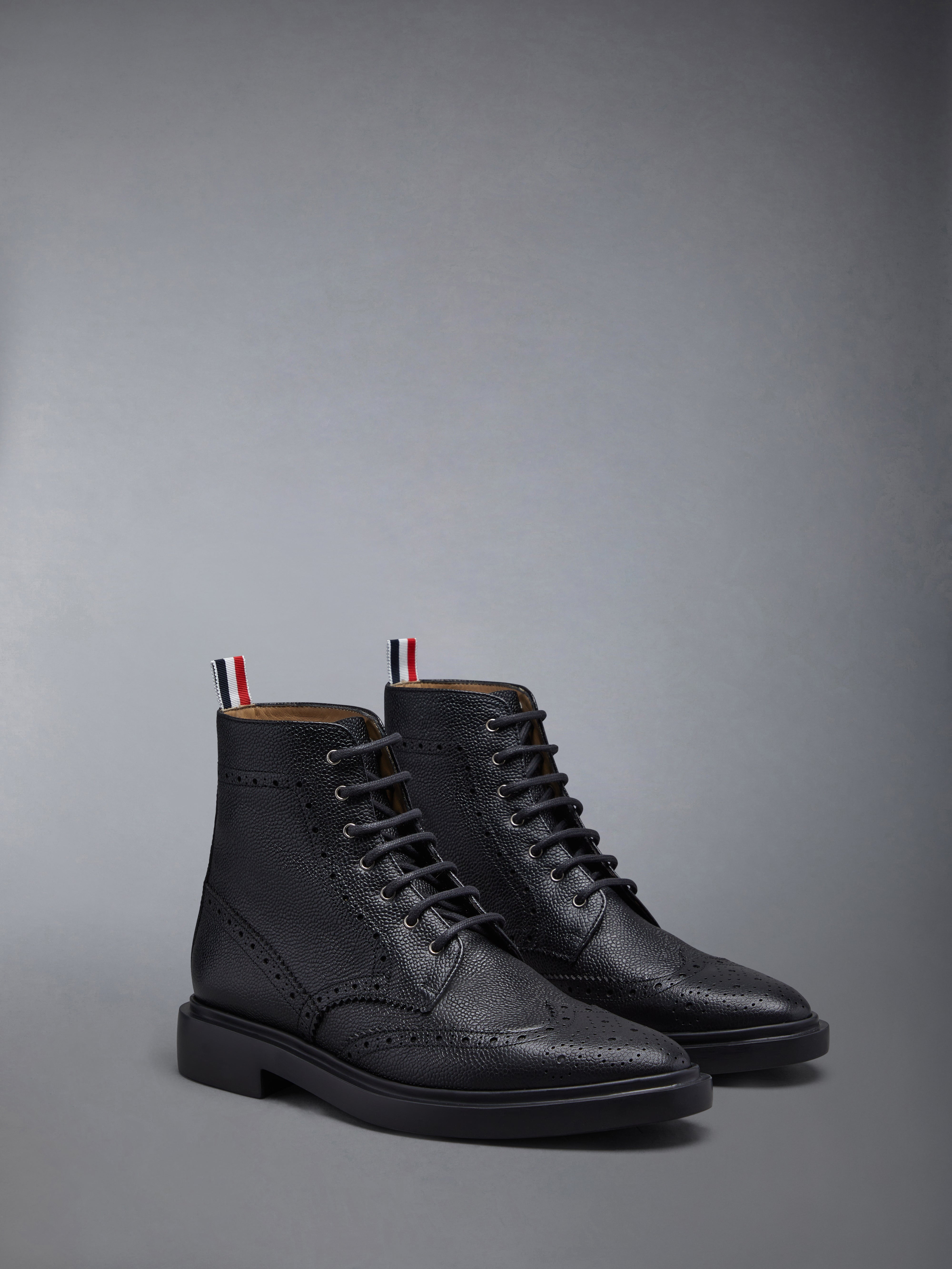 PEBBLE GRAIN RUBBER SOLE CLASSIC WINGTIP BOOT - 2