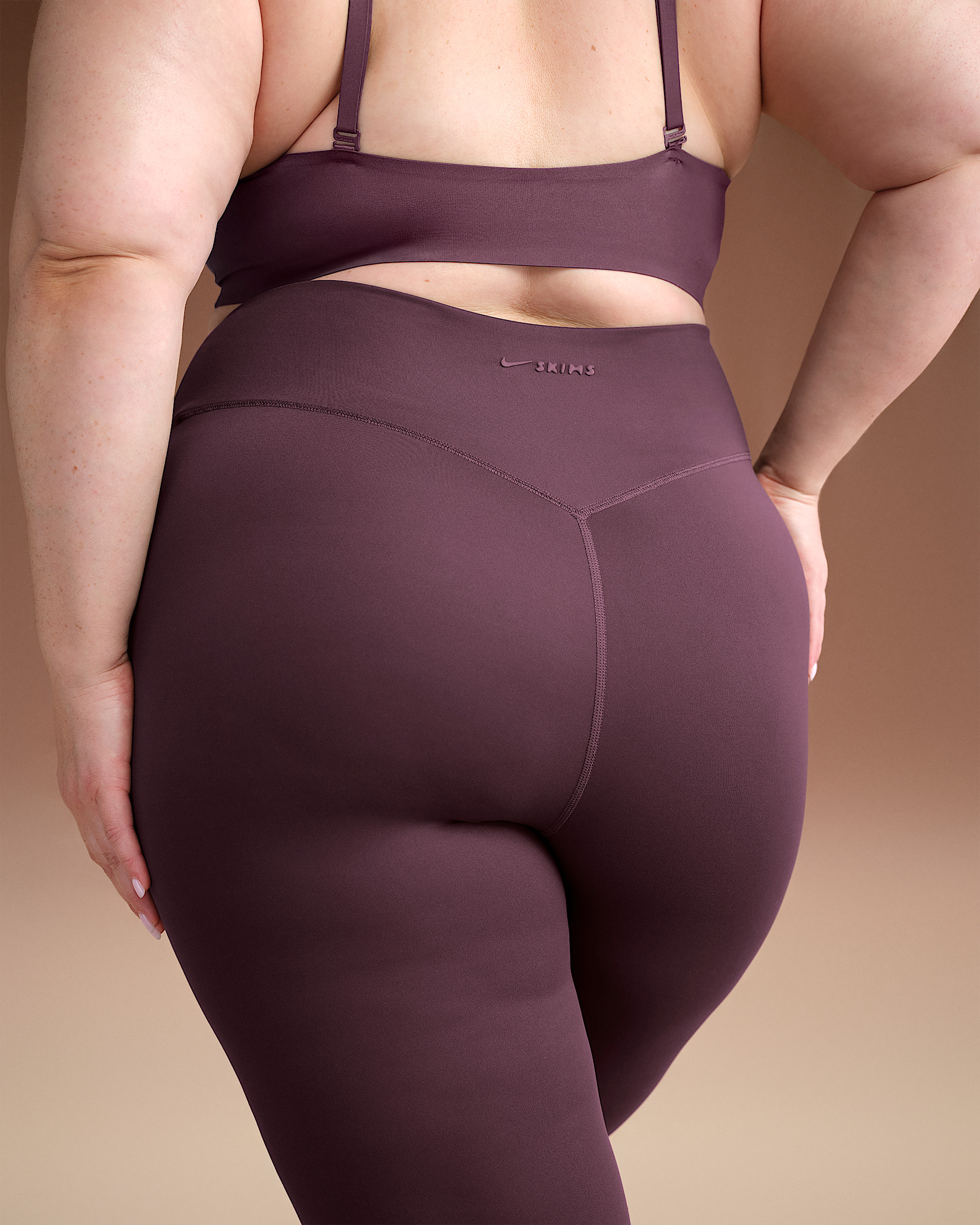 NikeSKIMS Matte Women's High-Waisted 26" Leggings - 8