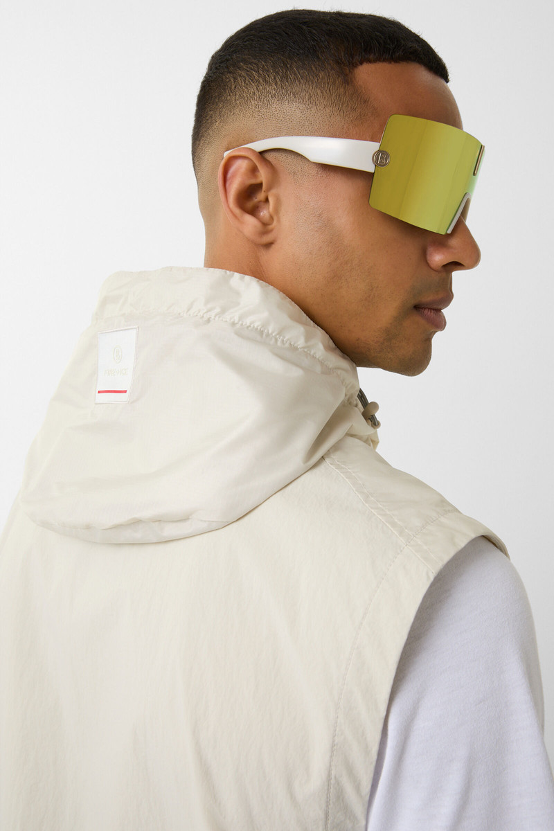 Marek vest in Sand 6