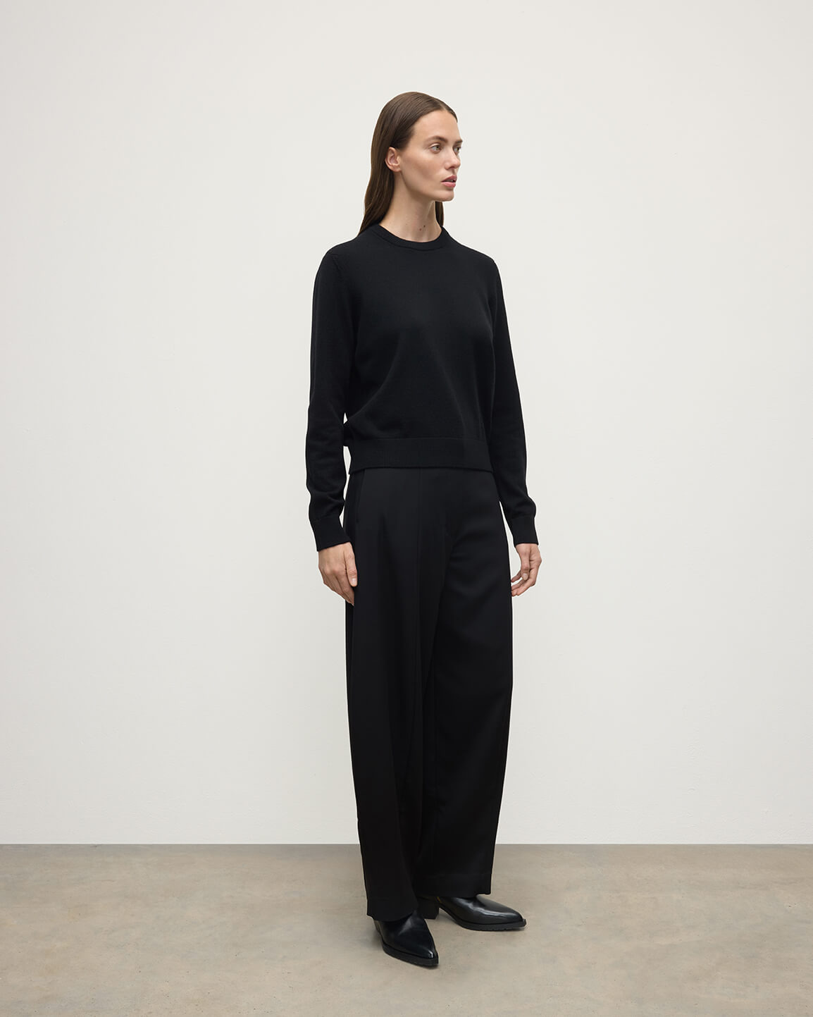Classic Cashmere Black Round Neck Jumper - 3