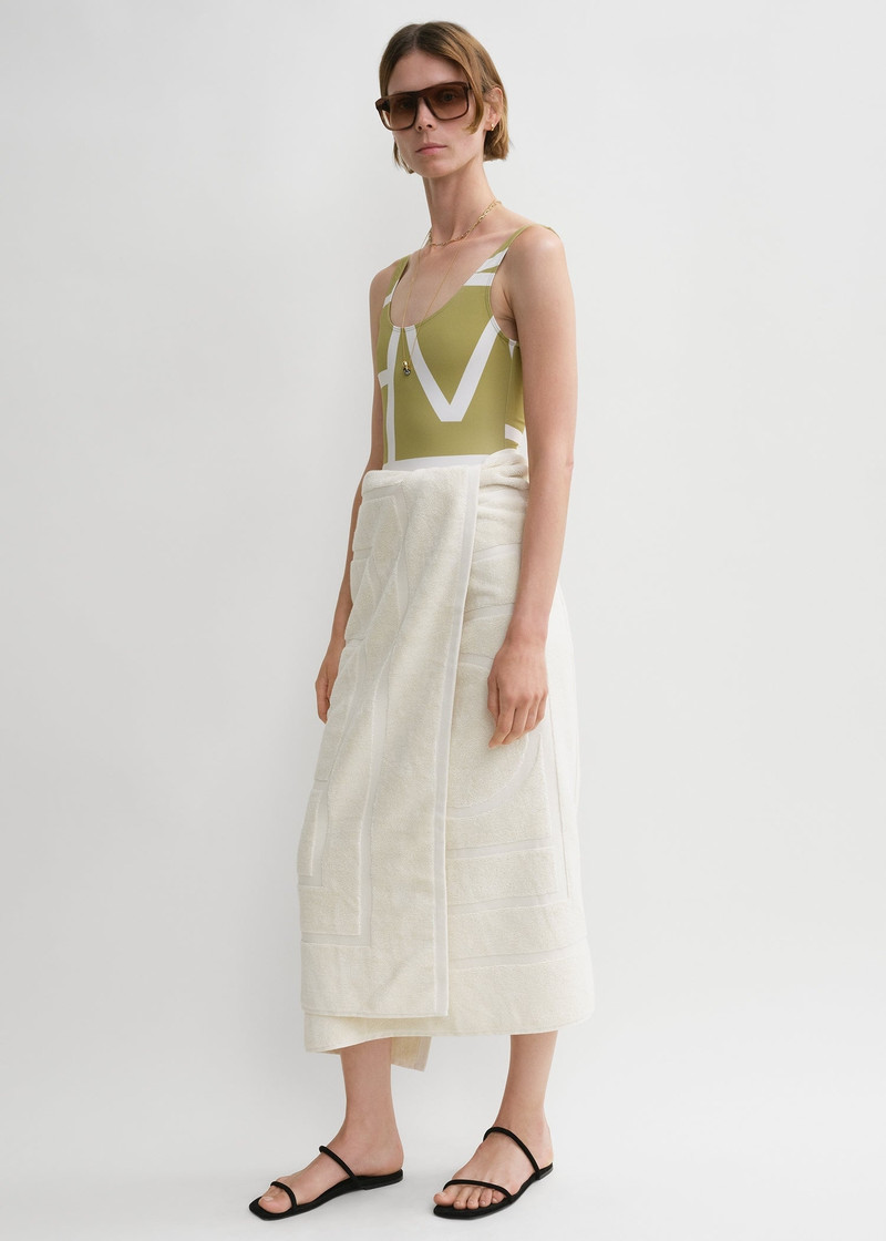 TOTEME Monogram jacquard towel off white outlook