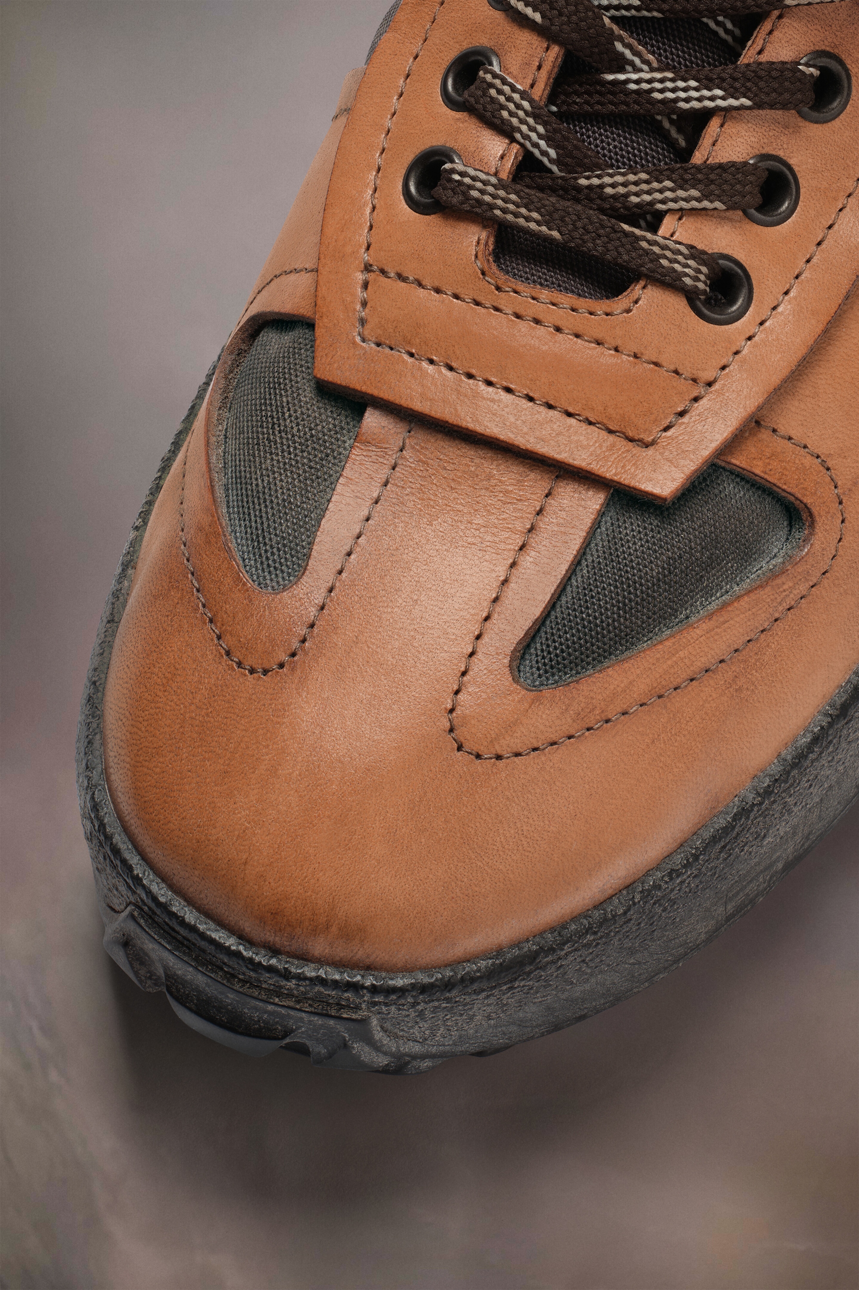 【送料&関税込】Maison Margiela Climber Sneakers Maison Margiela Climber high-top Leather Sneakers | Black