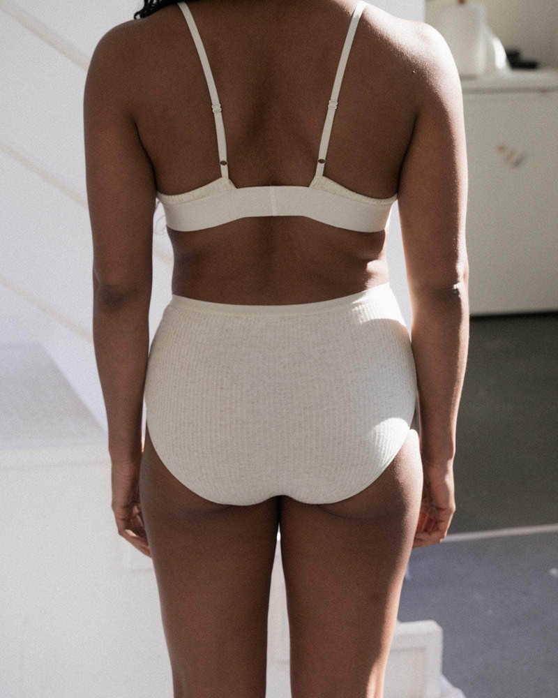 BASERANGE Highwaist Bell Pants - Ecovero Nettle outlook