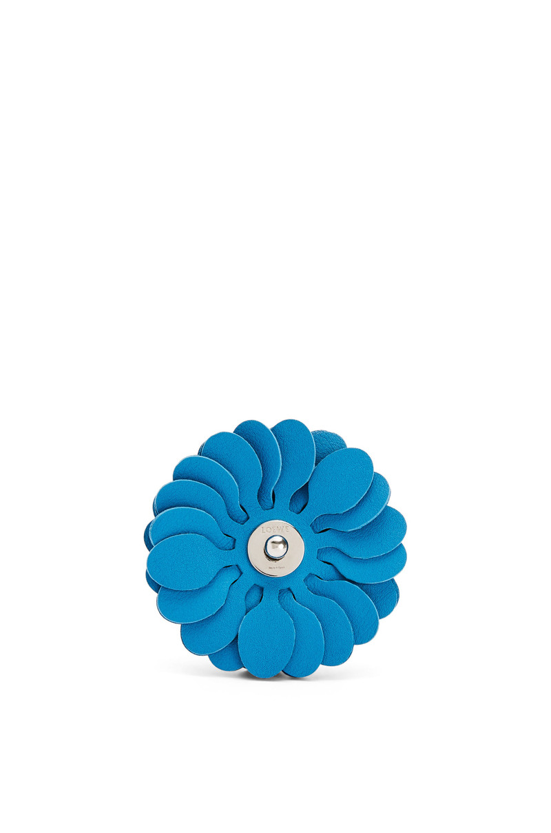 Loewe Stud flower charm in classic calfskin outlook