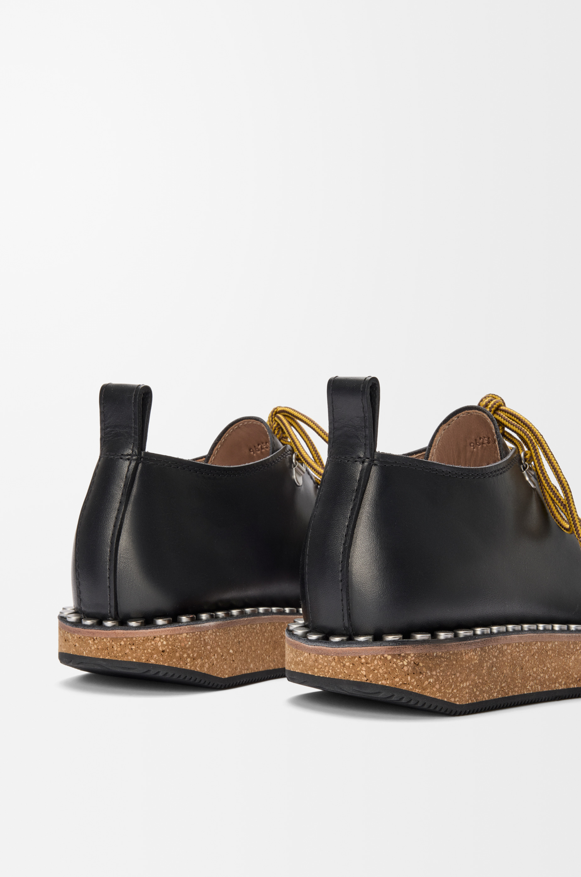 Rivet lace-up in vegetable-tanned calfskin - 5