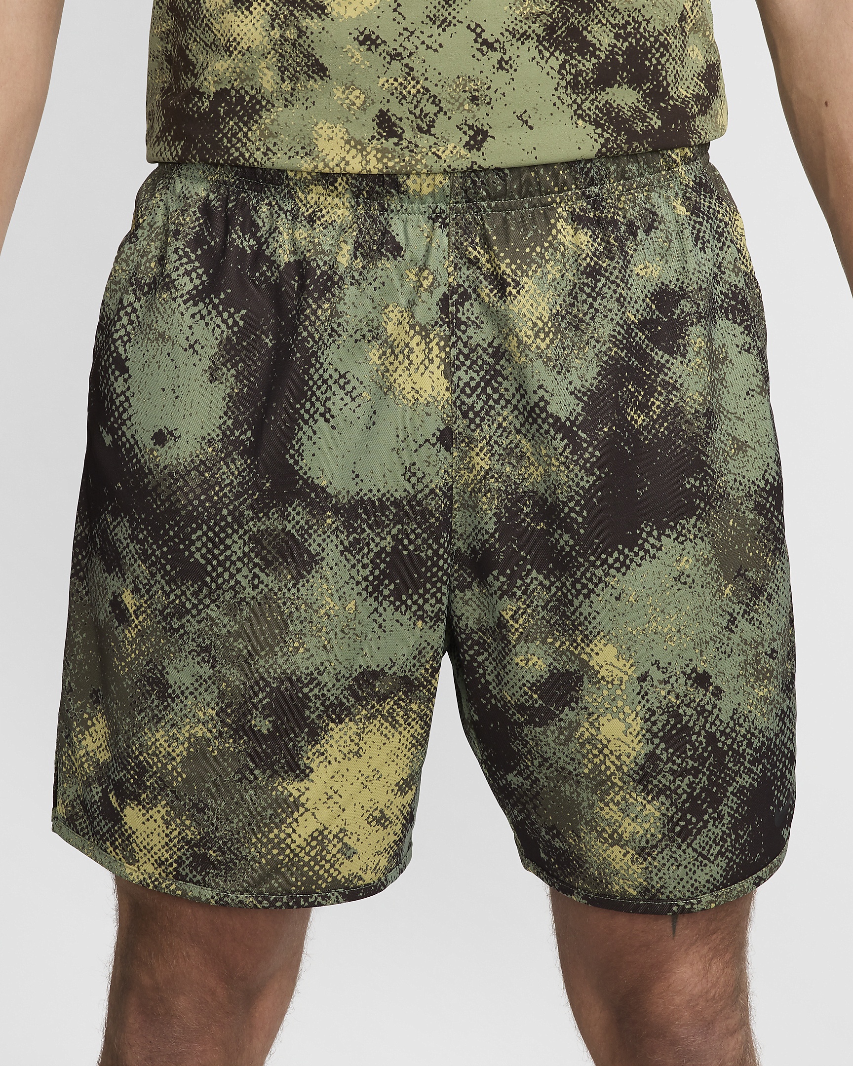 Nike Totality Camo Men's 7" Dri-FIT Unlined Fitness Shorts - 2