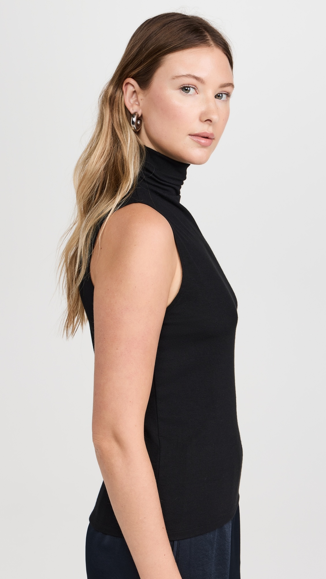 Sleeveless Turtleneck - 3