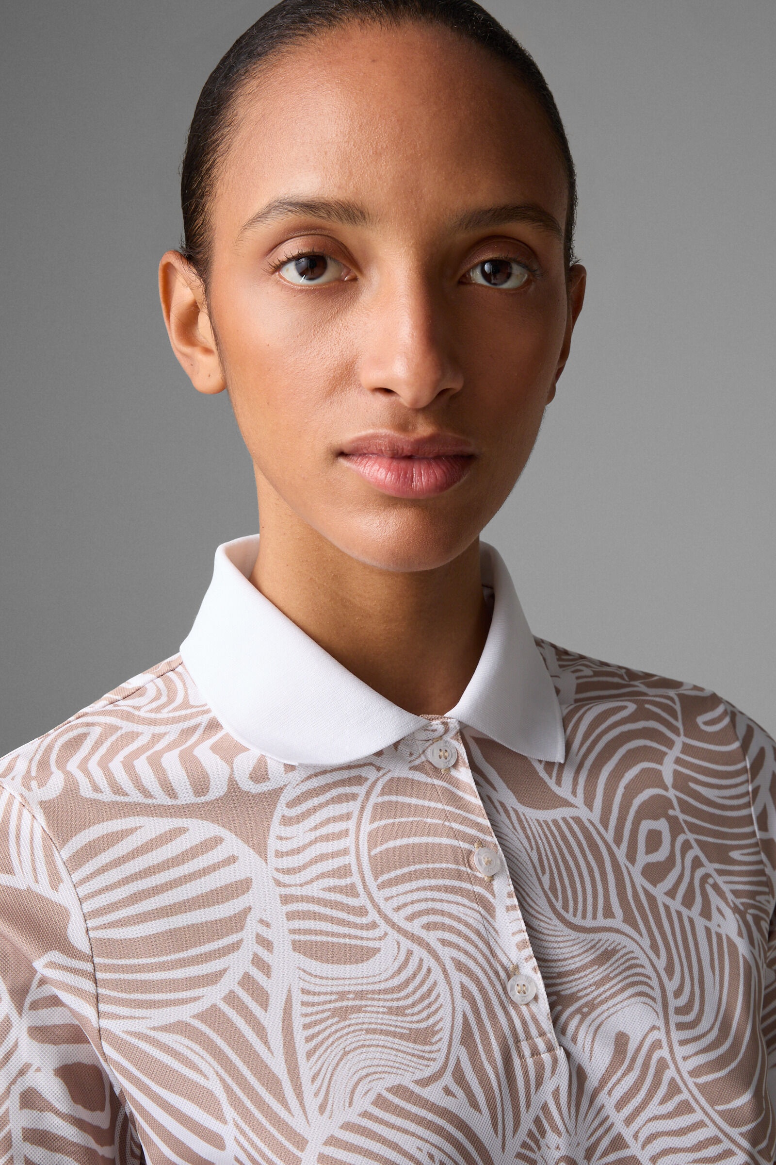 Deloris functional polo shirt in Beige/White - 4