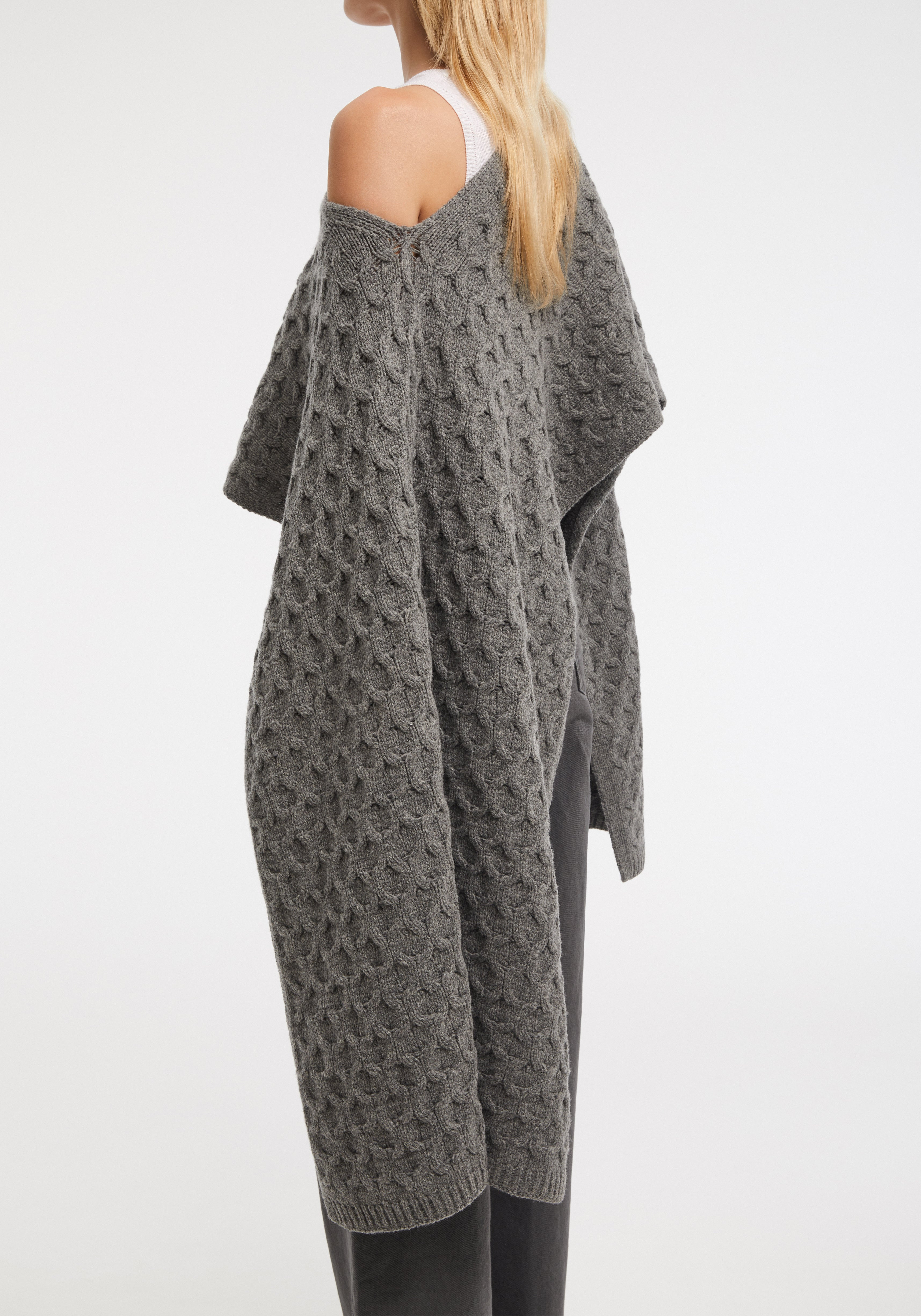 ELLIE
Cable-knit merino cape - 4