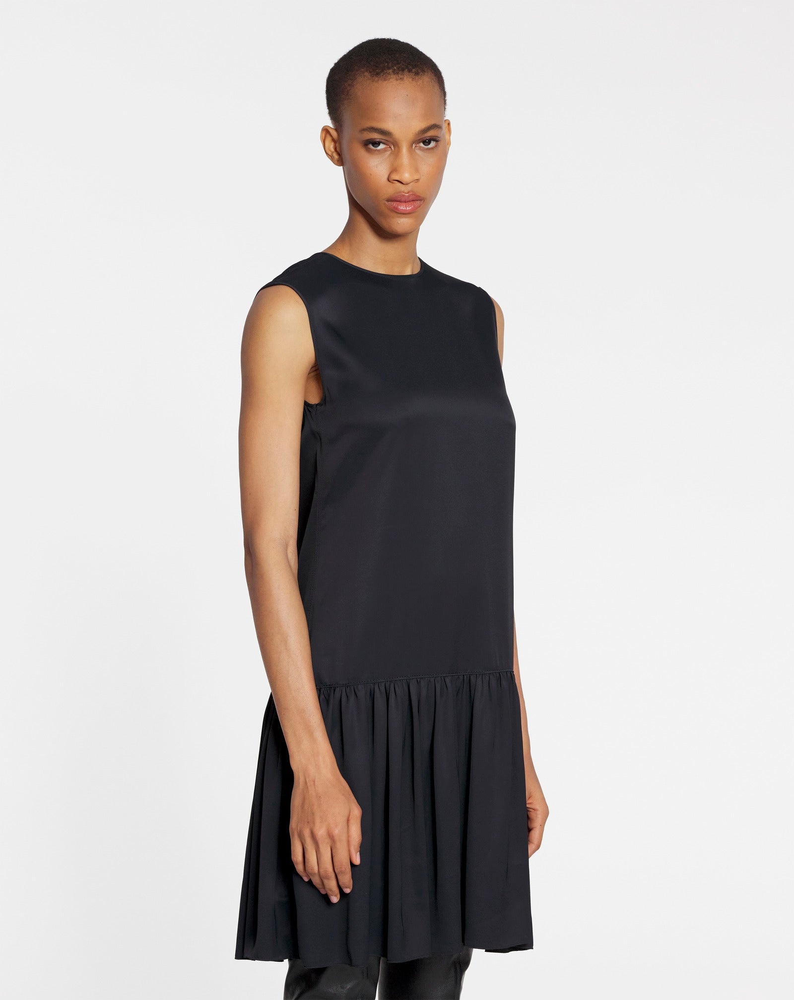 SLEEVLESS ROUND NECK DRESS WITH RUFFLES IN SATIN - 3