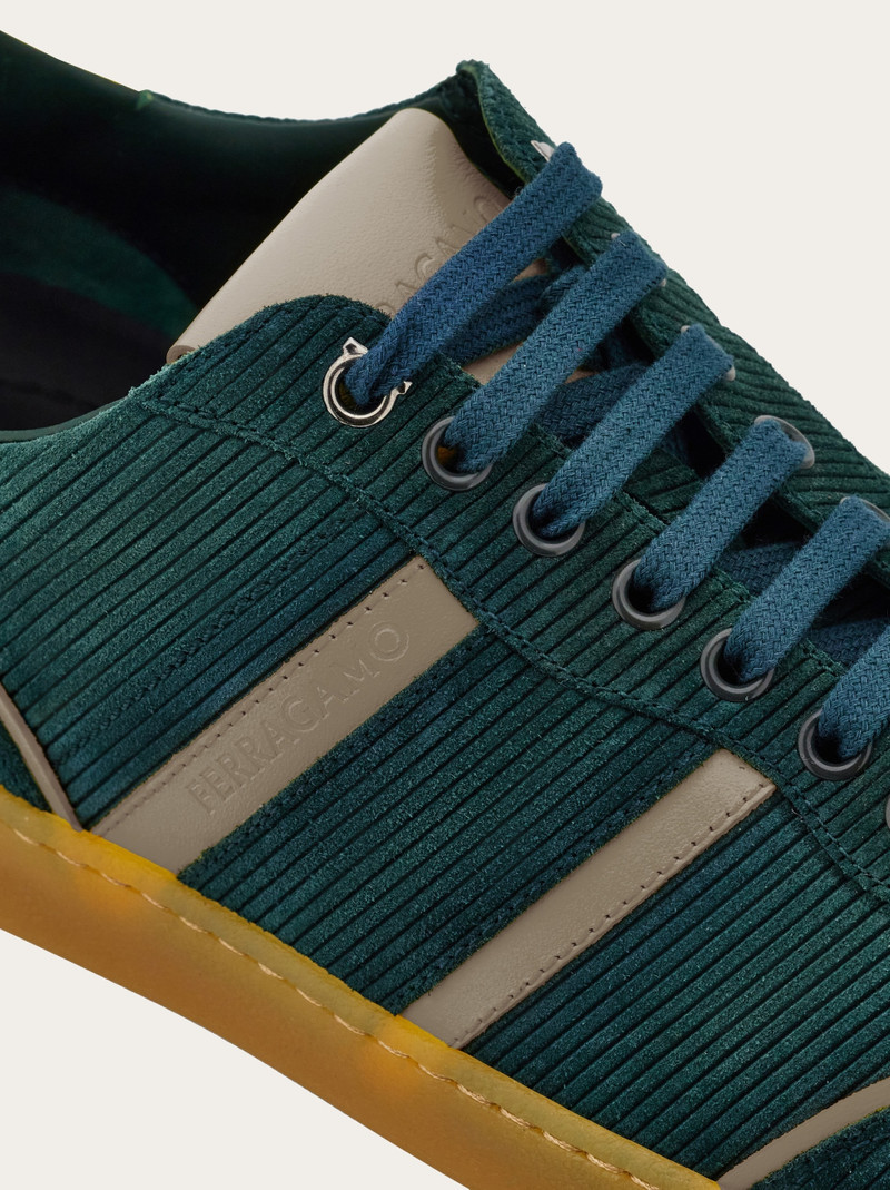 Low-top sneaker with logo 6