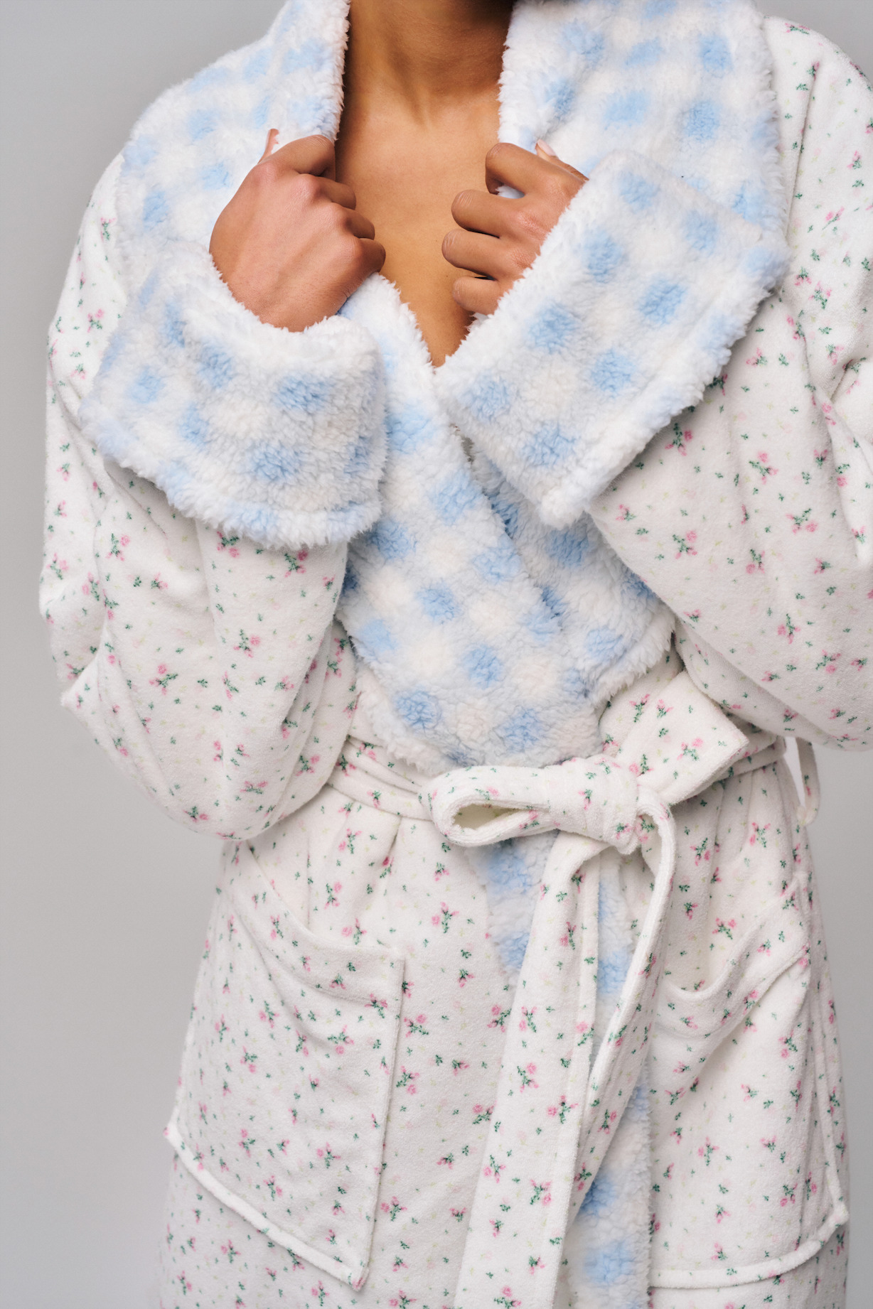 COZY CLOUD REVERSIBLE ROBE - 5