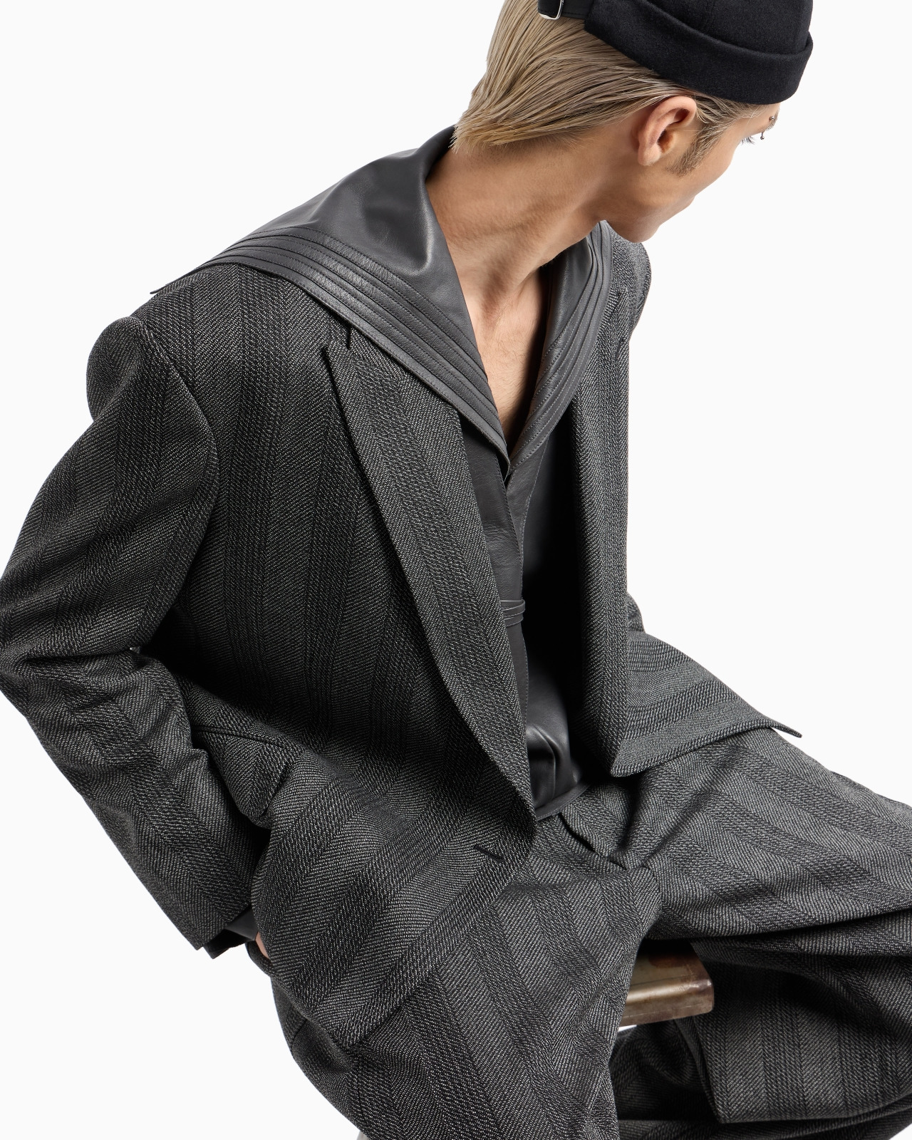 SHORT SINGLE-BREASTED BLAZER IN COMPACT VIRGIN WOOL WITH CHEVRON STRIPES - 5