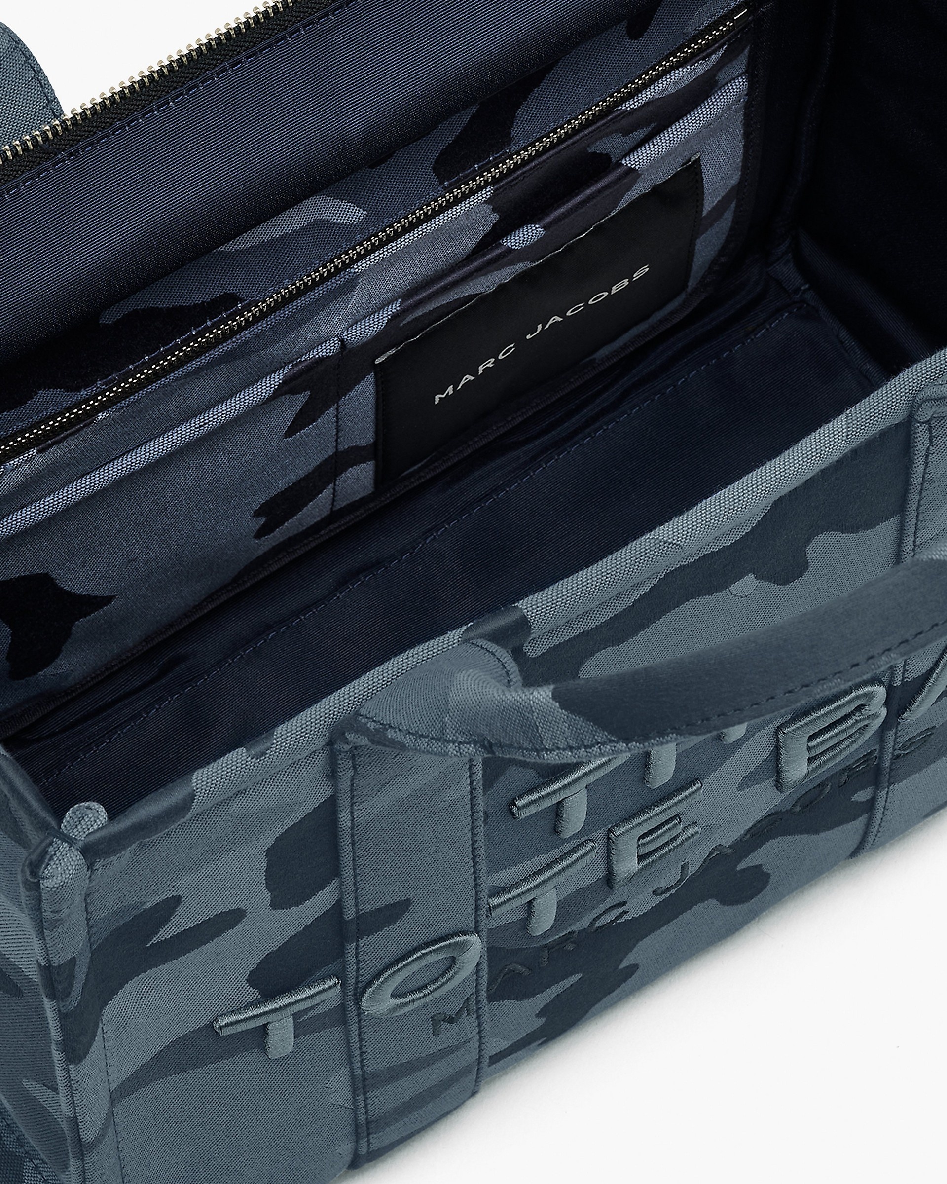 THE CAMO JACQUARD MEDIUM TOTE BAG - 7