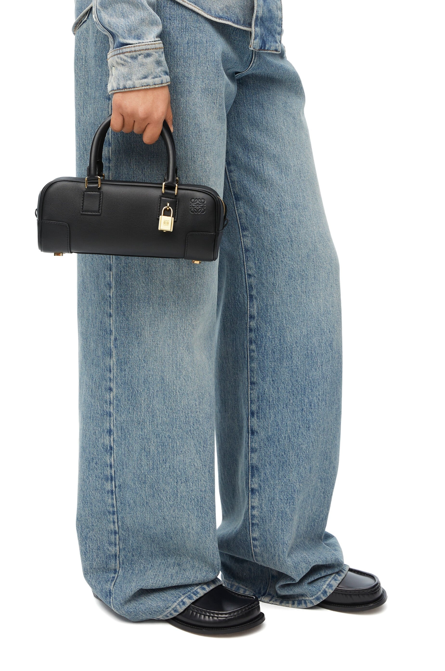 【LOEWE】AMAZONA 23 CROPPED BAG Loewe Amazona 23 Cropped bag in nappa calfskin | REVERSIBLE