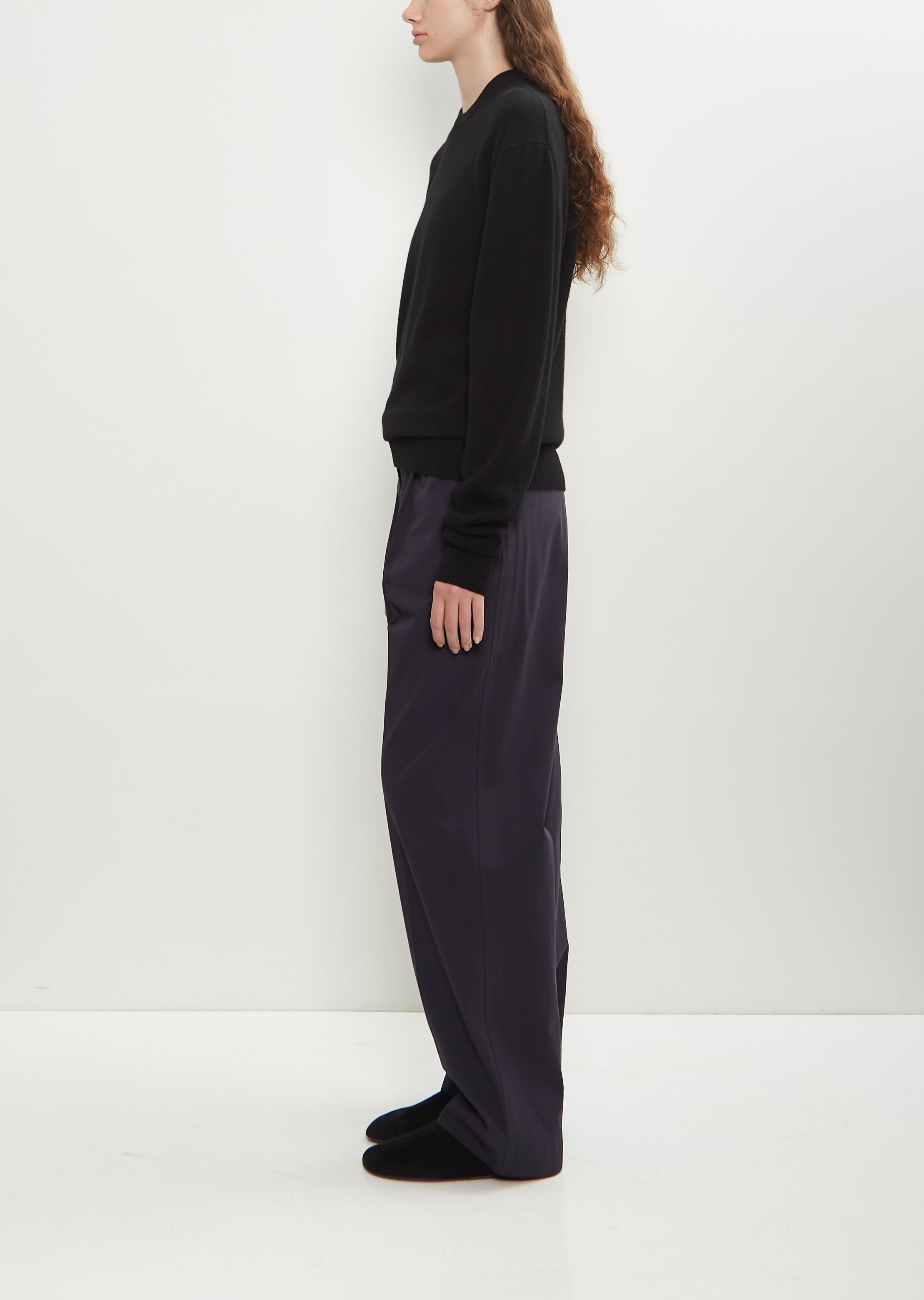 Classic Cashmere Crew Knit - 2