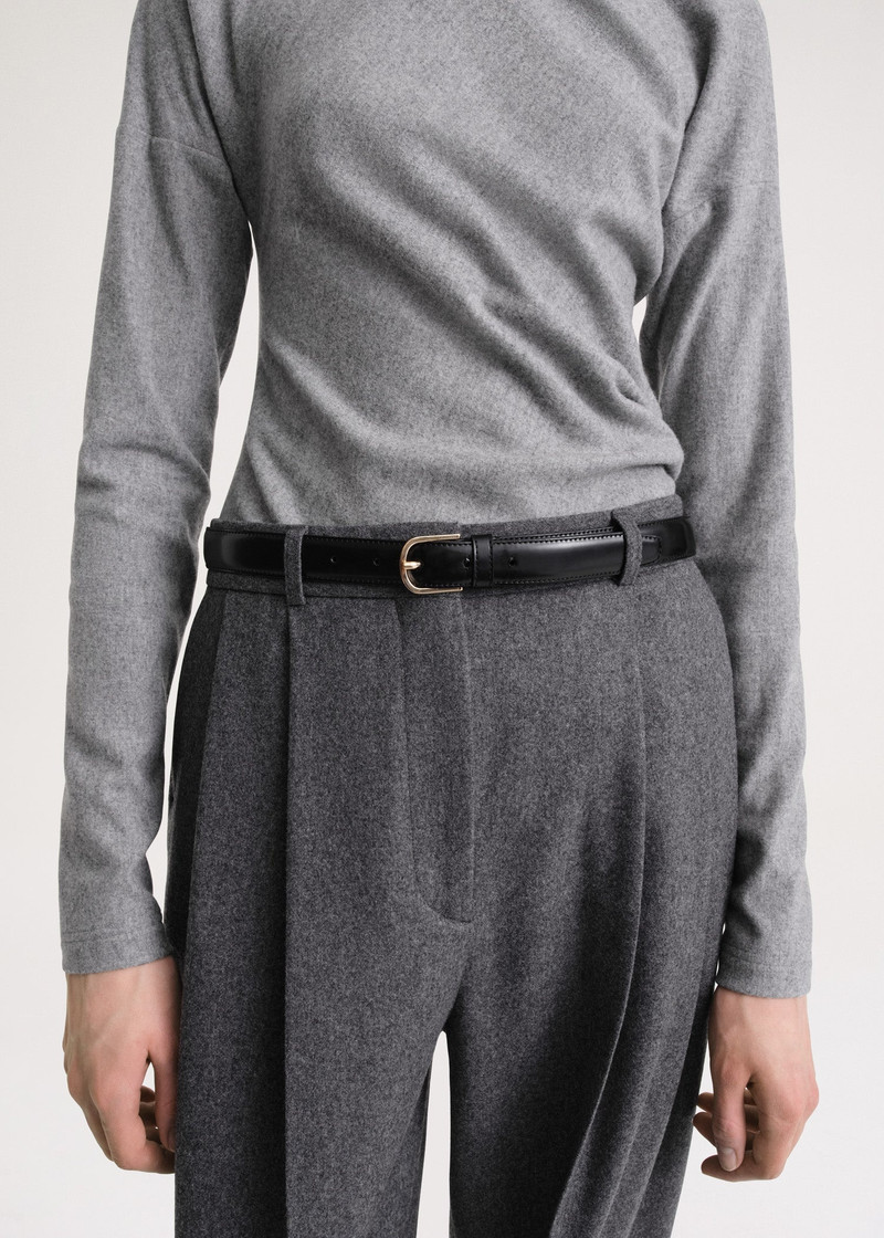 Totême Slim trouser leather belt black outlook