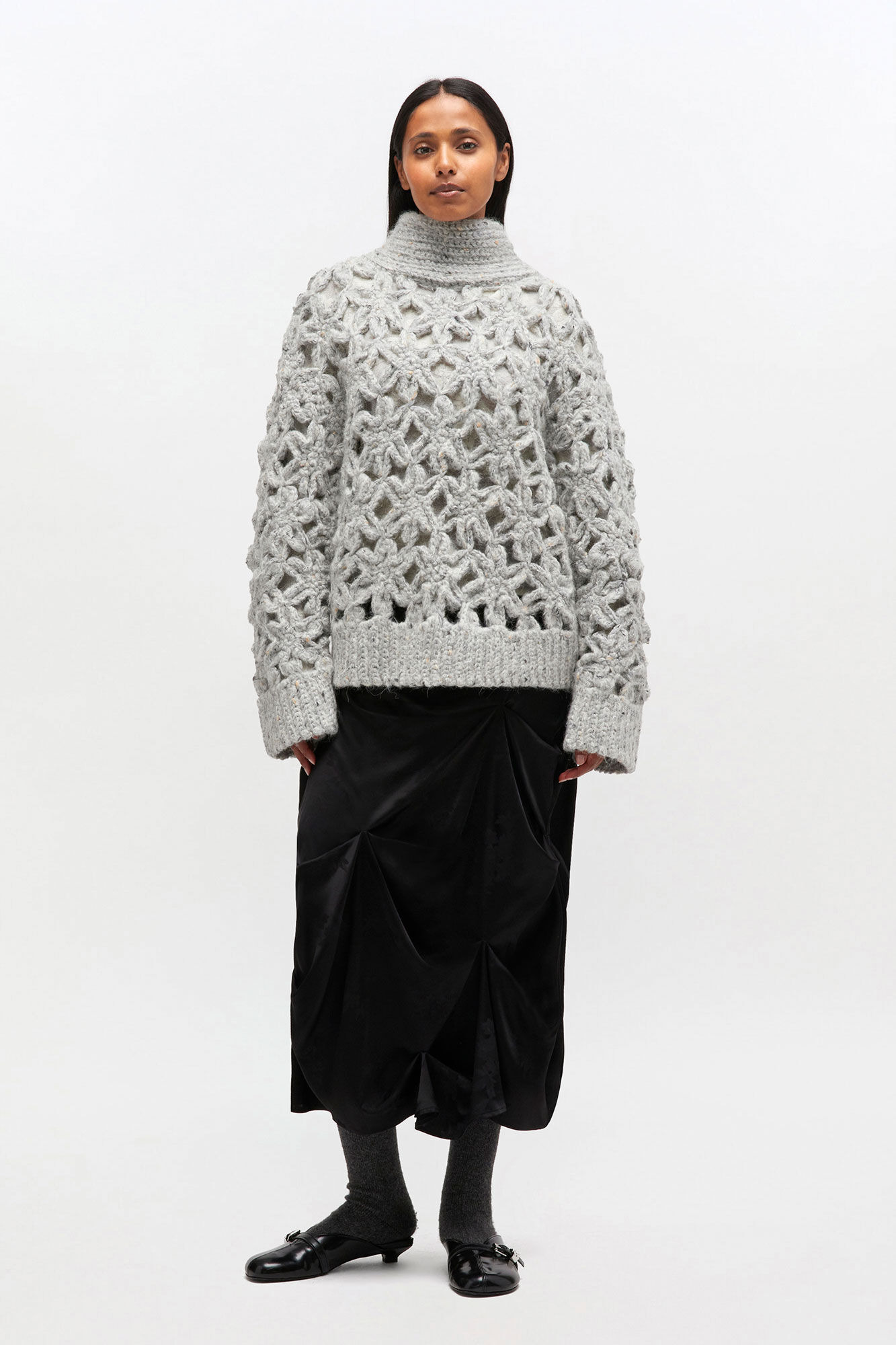 GREY FLOWER CROCHET SWEATER - 3