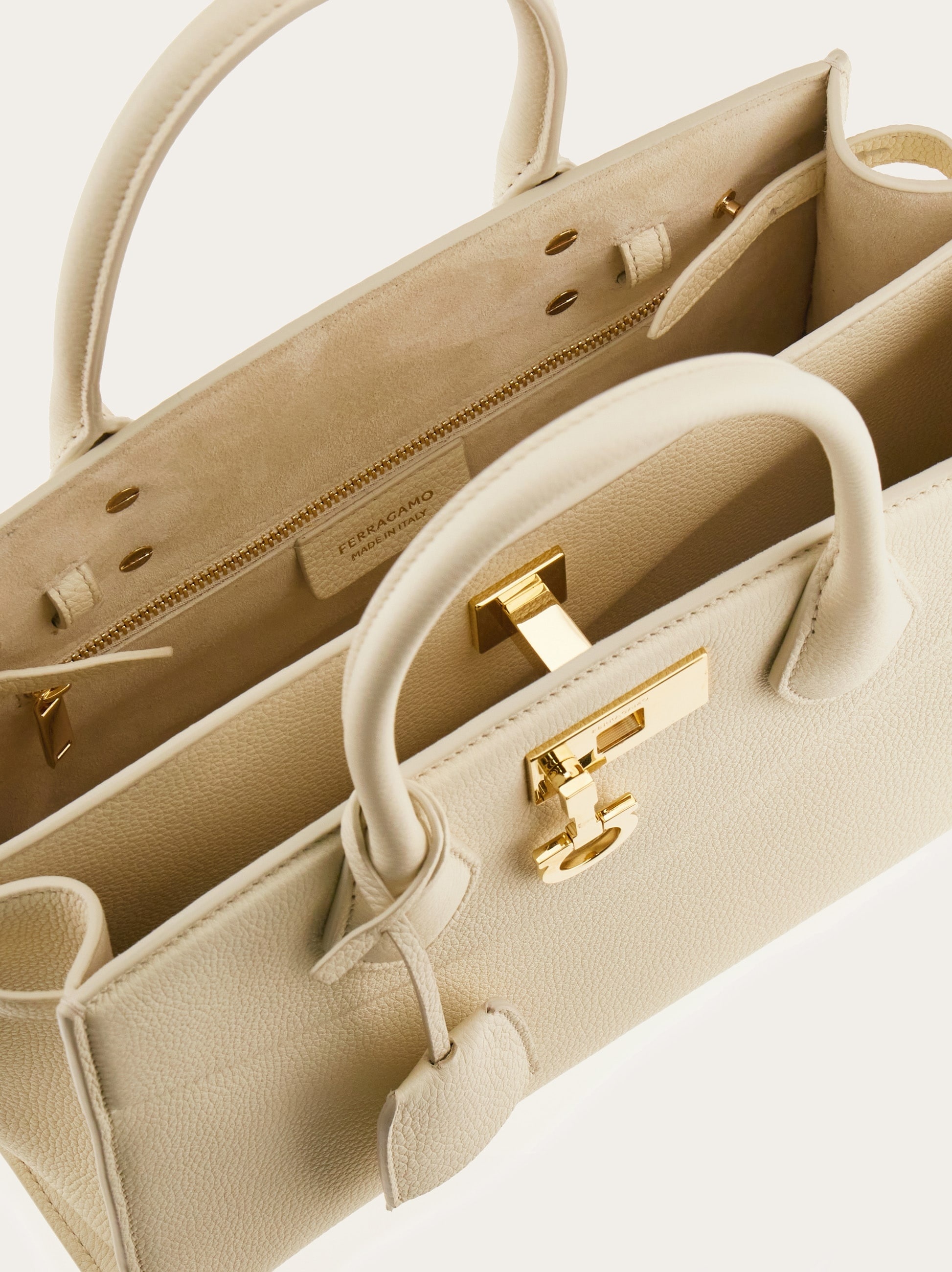 New Ferragamo Studio soft bag (M) - 6