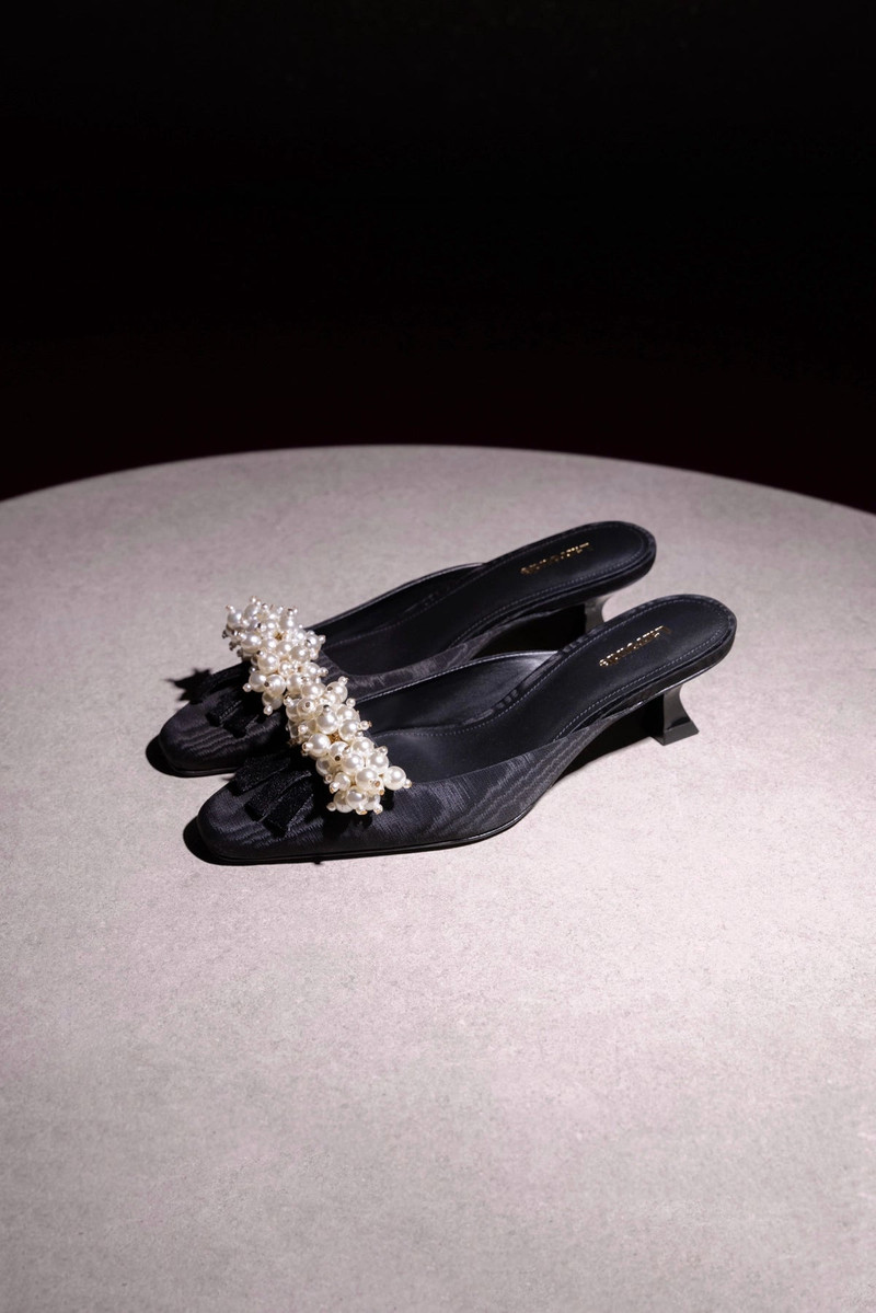 Larroudé Amal Pearl Mule In Black Fabric outlook