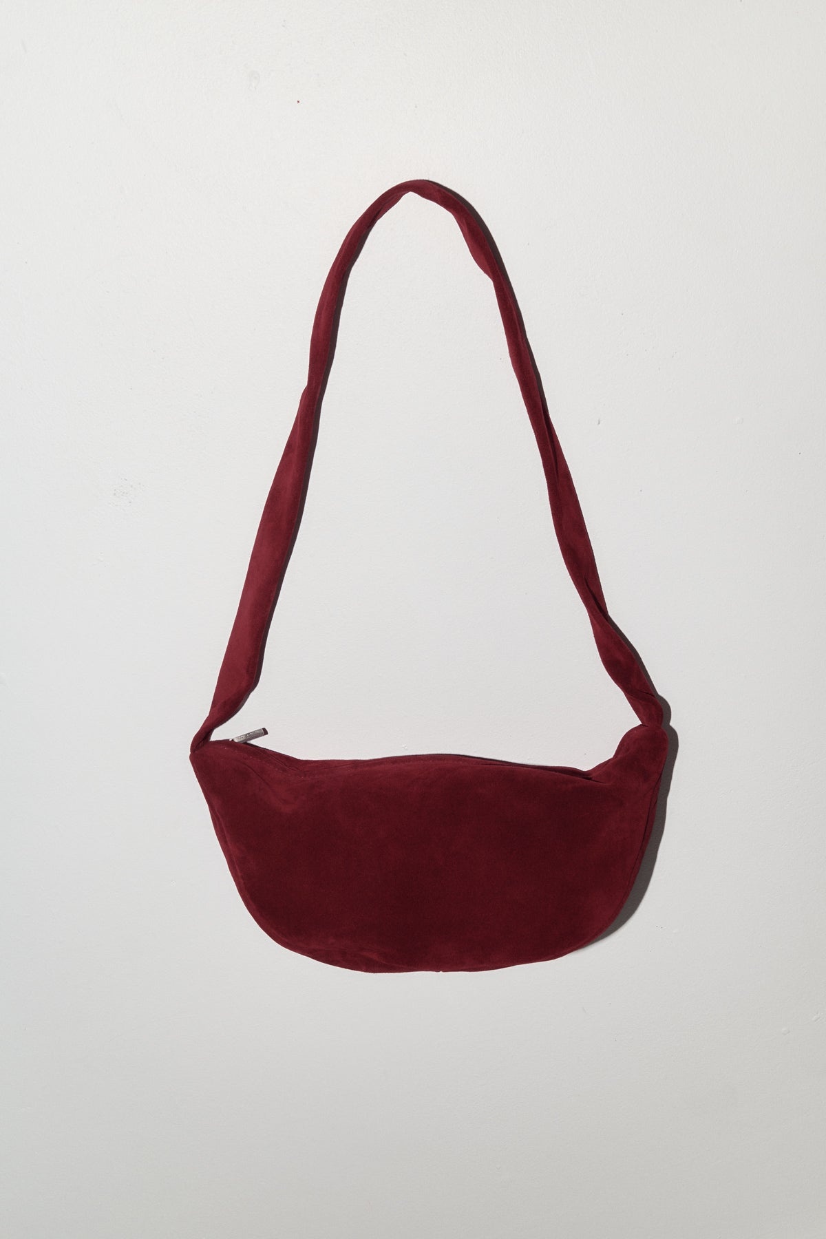 【関税込み】St. Agni バーガンディ Crescent ソフト バッグ St. Agni | Soft Crescent Bag - Rosso