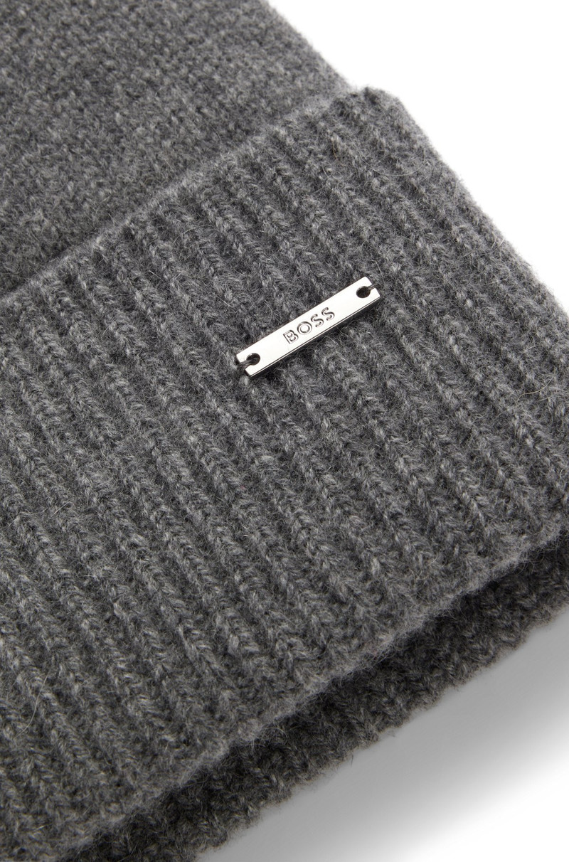 LOGO-PLAQUE BEANIE HAT IN CASHMERE 5