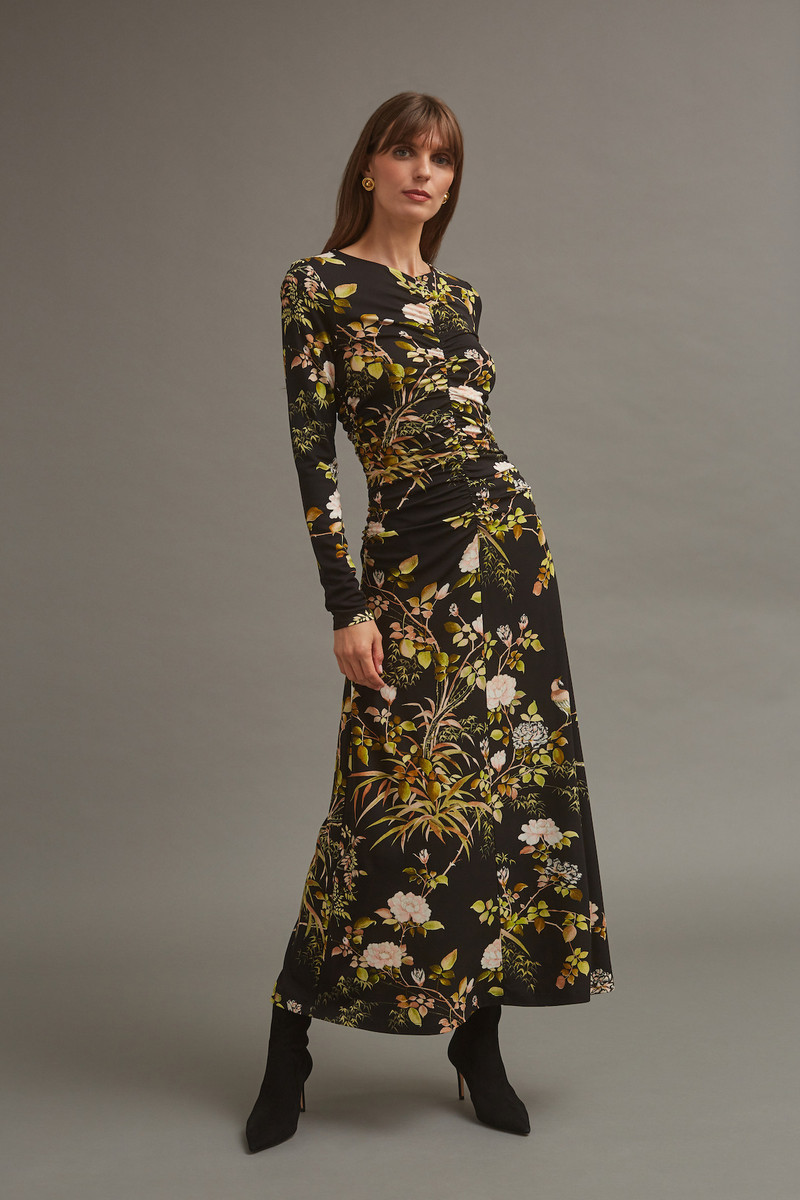 Cara Cara Maisy Dress
Figure-Skimming And Ultra-Flattering outlook