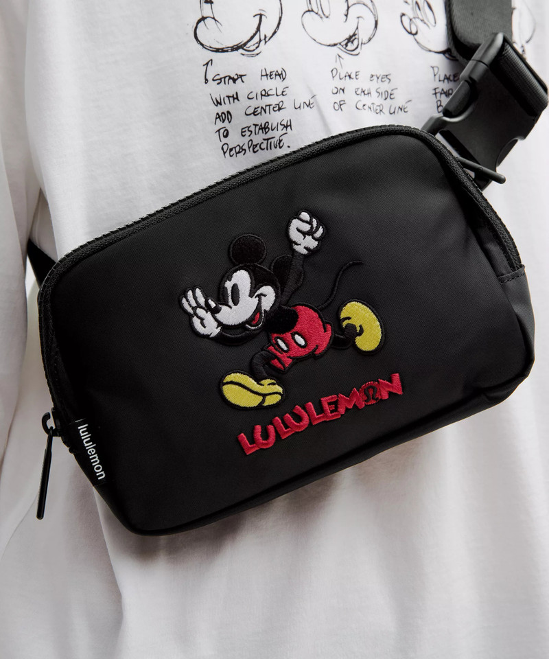 Disney x lululemon *Everywhere Belt Bag Long Strap 1L Mickey in Motion 7