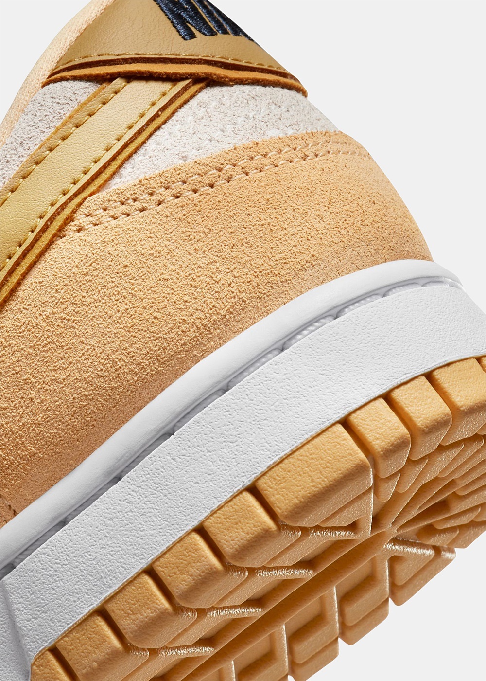 Dunk Low LX Gold - 7