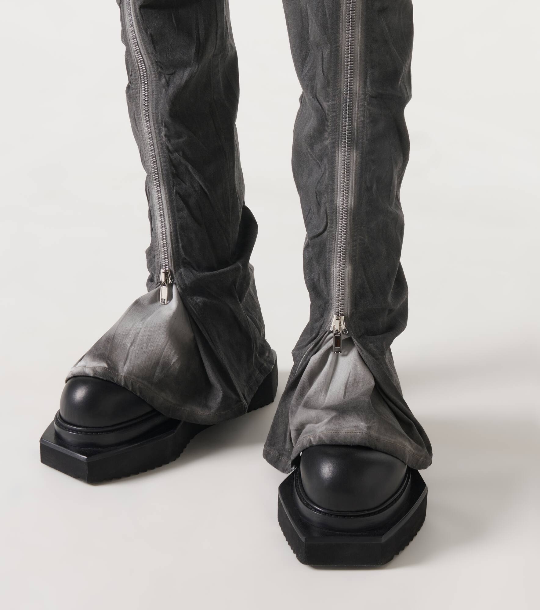 Paneled tapered jeans - 5