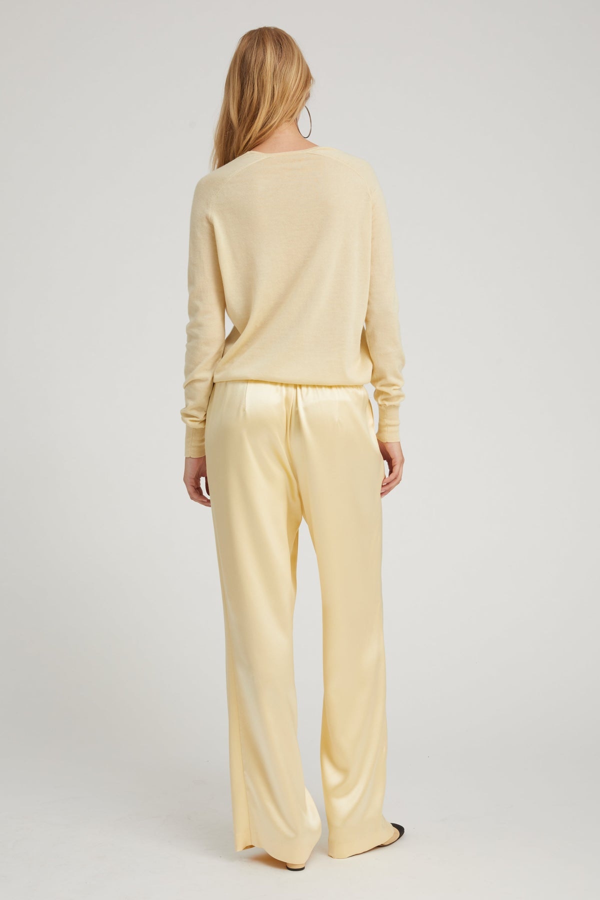 BUTTER CASHMERE V-NECK SWEATER - 5