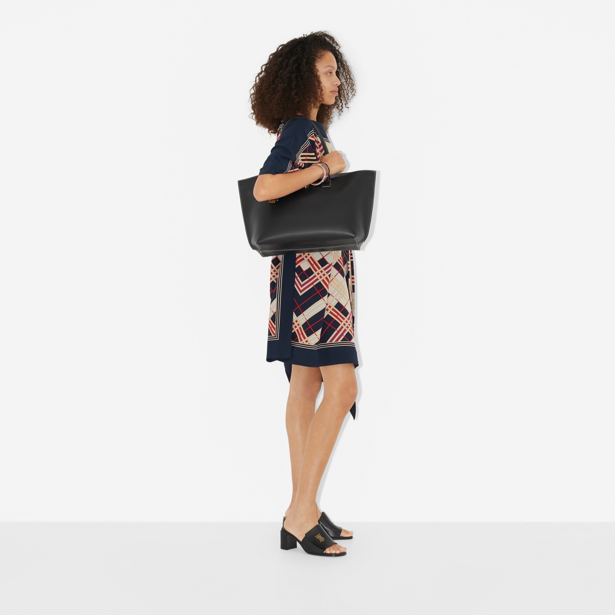 Abstract Check Print Silk Belted Cape - 3